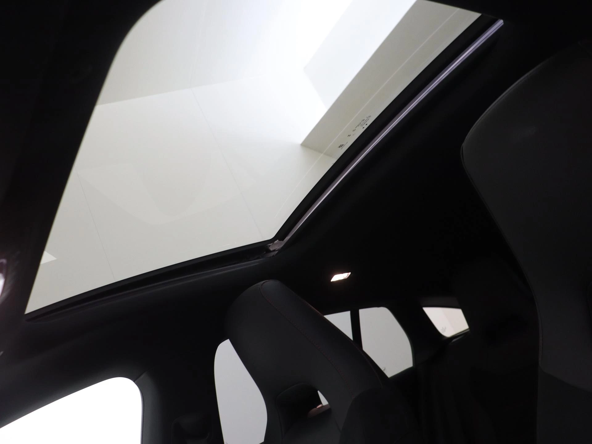 Mercedes-Benz-CLA-image-26