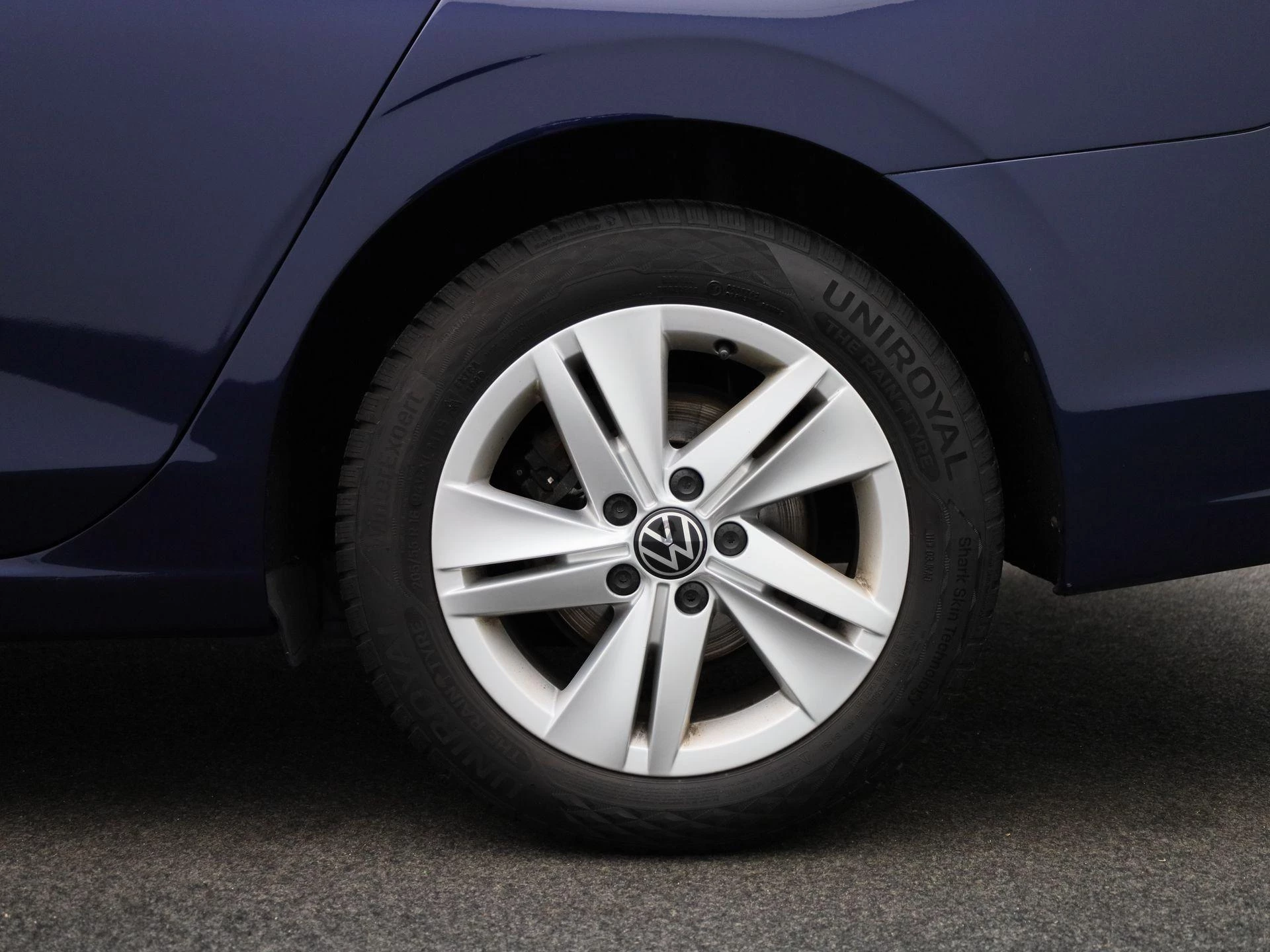 Volkswagen-Golf-image-12