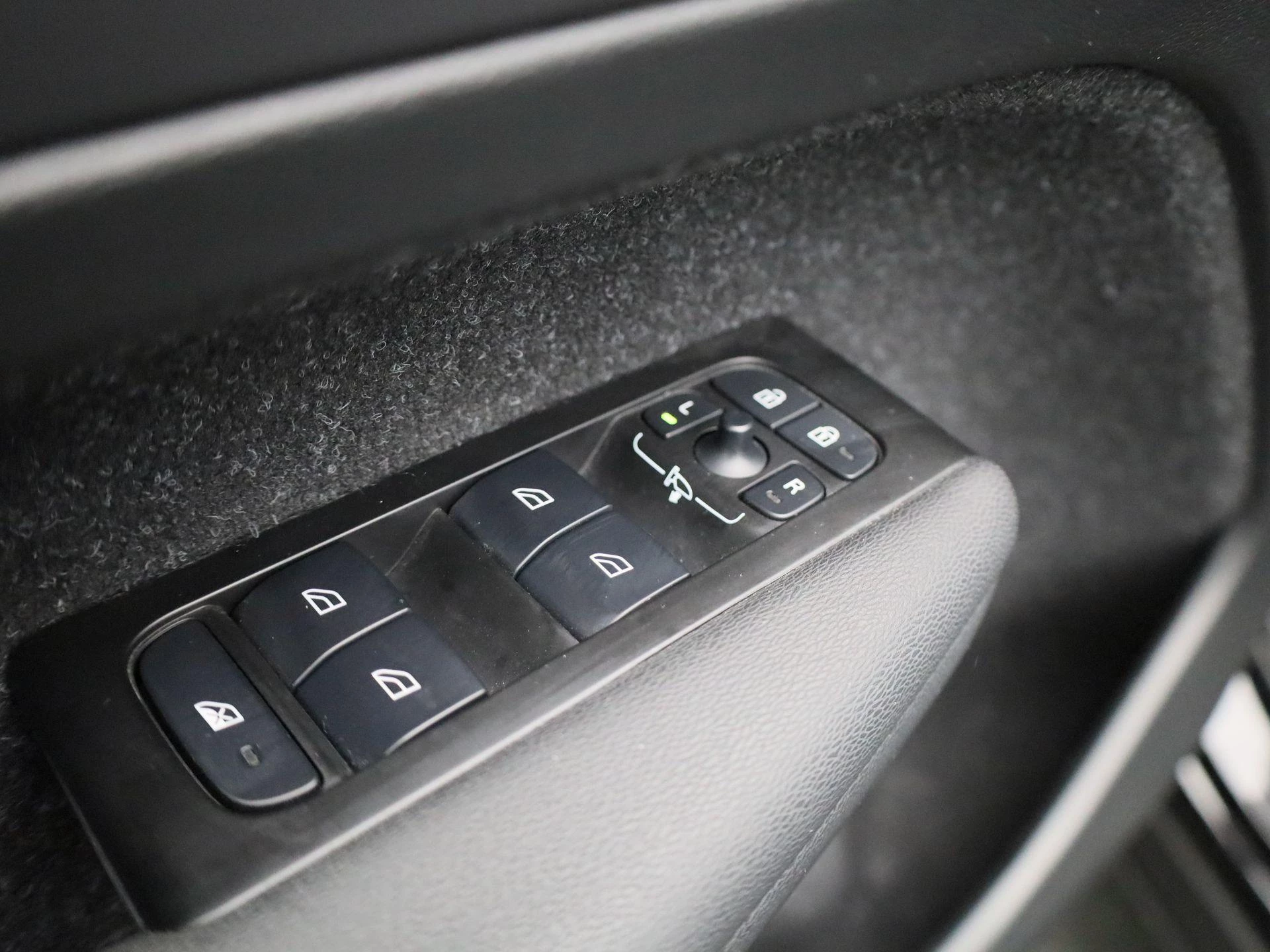 Volvo-XC40-image-27