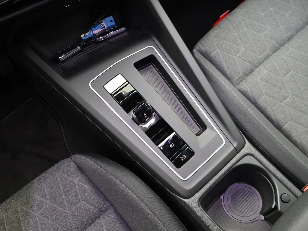 Volkswagen-Golf-image-15