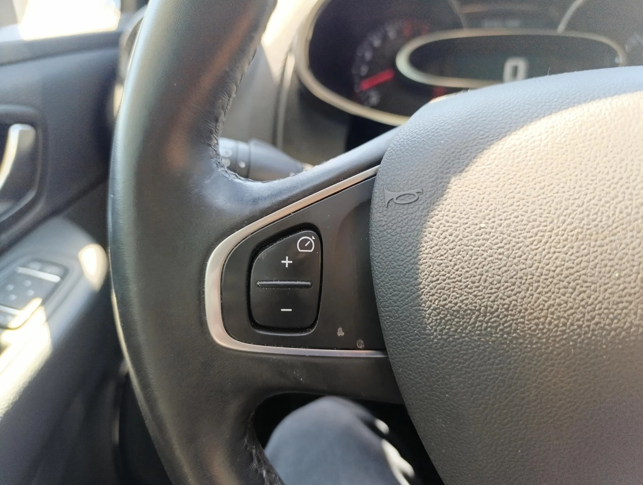 Renault-Clio-image-18