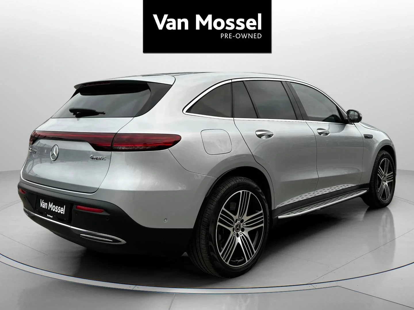 Mercedes-Benz-EQC-image-4