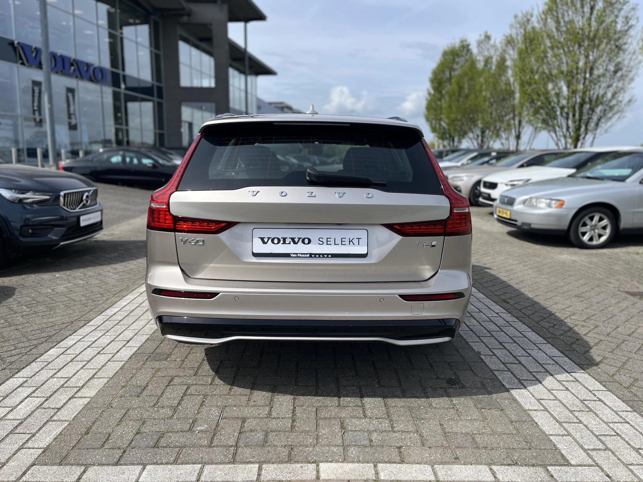 Volvo V60 T6 Plug-in hybrid AWD Plus Dark