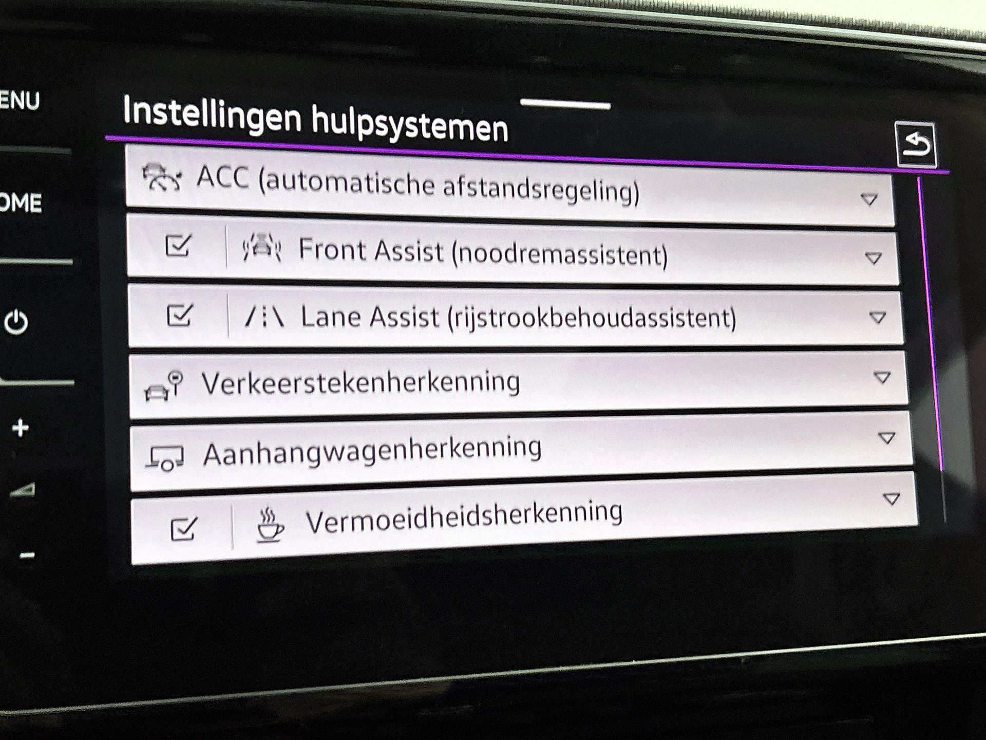 Volkswagen-Passat-image-12