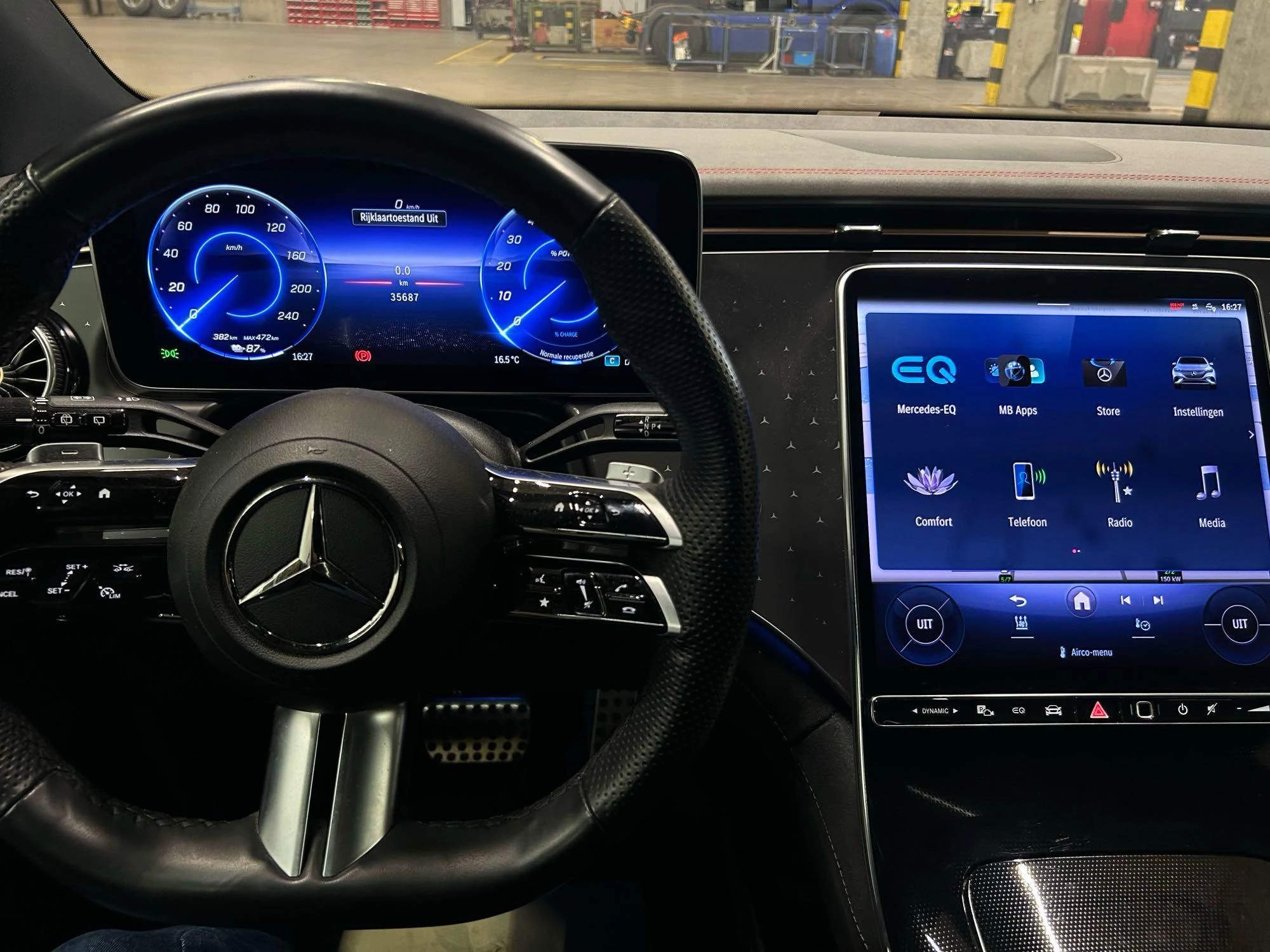Mercedes-Benz-EQE-image-6