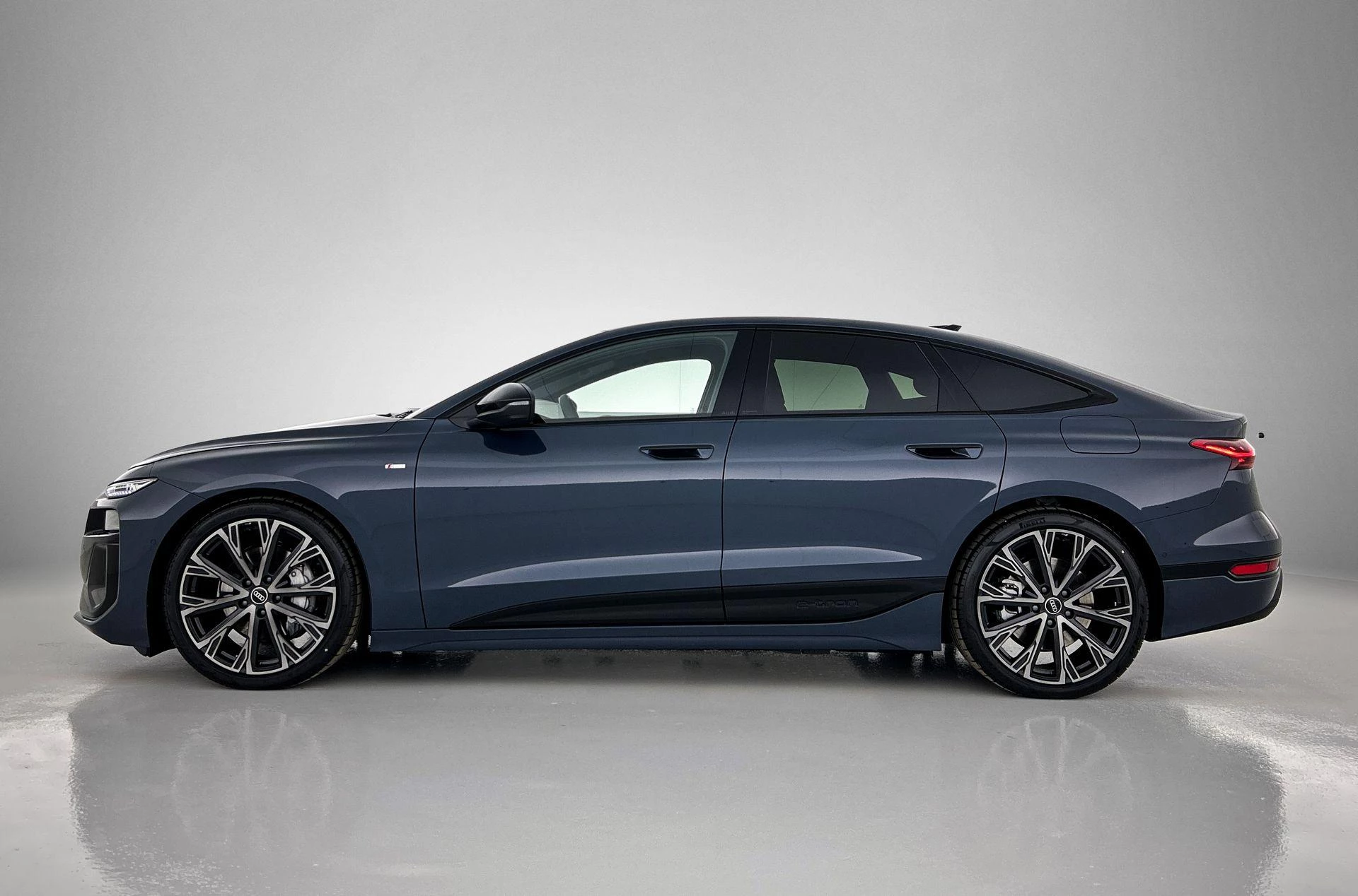 Audi-A6 Sportback e-tron-image-1