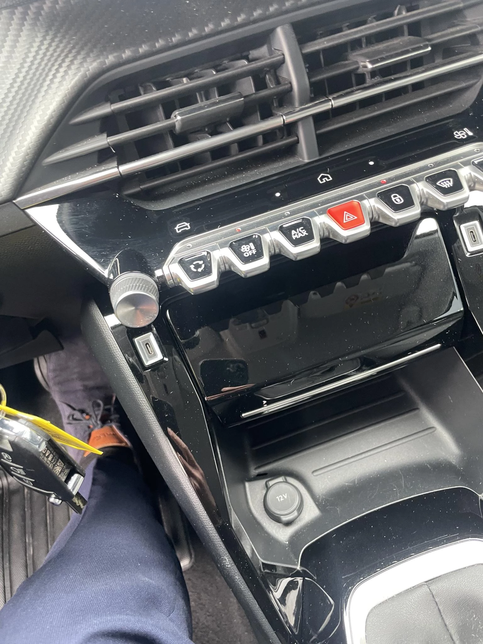 Peugeot-208-image-16