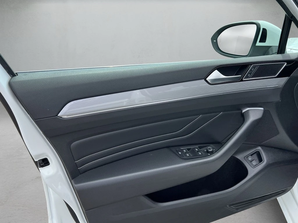 Volkswagen-Passat-image-5