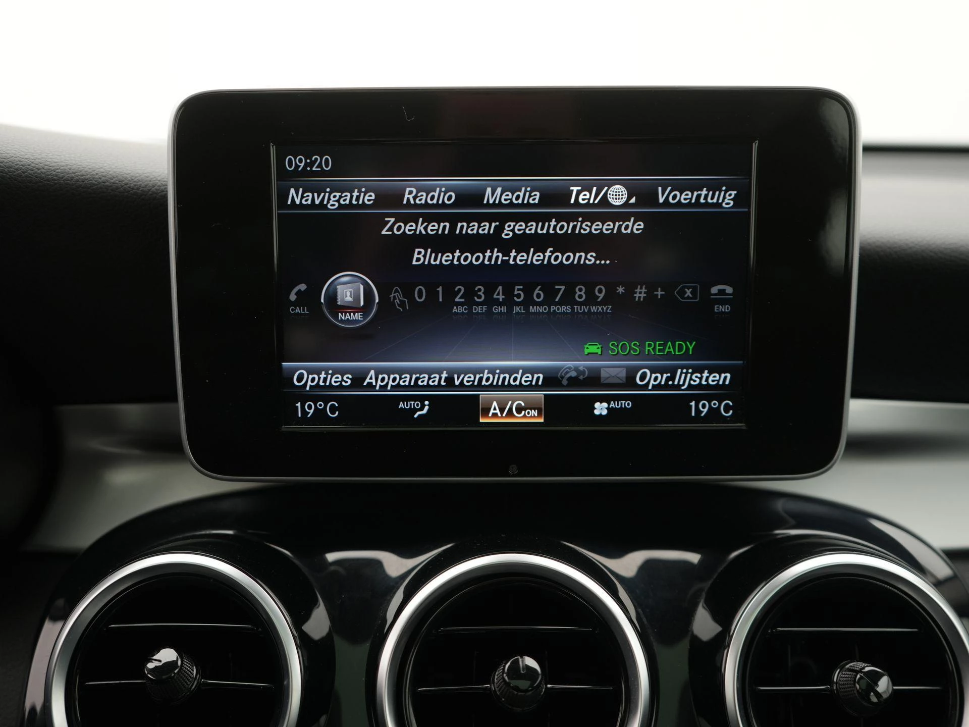 Mercedes-Benz-GLC-image-18