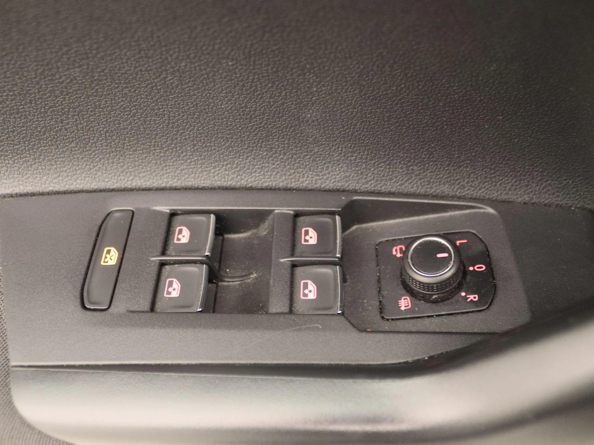 Volkswagen-Polo-image-19