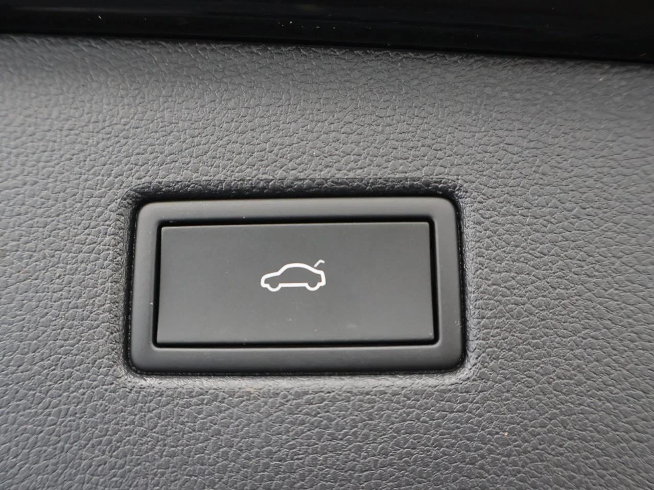 Volkswagen-Tiguan-image-23