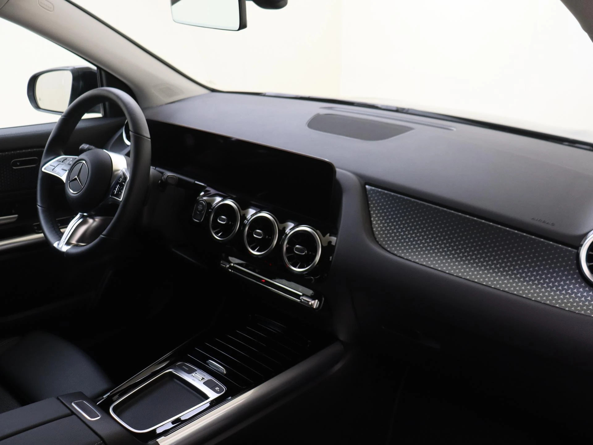 Mercedes-Benz-GLA-image-4