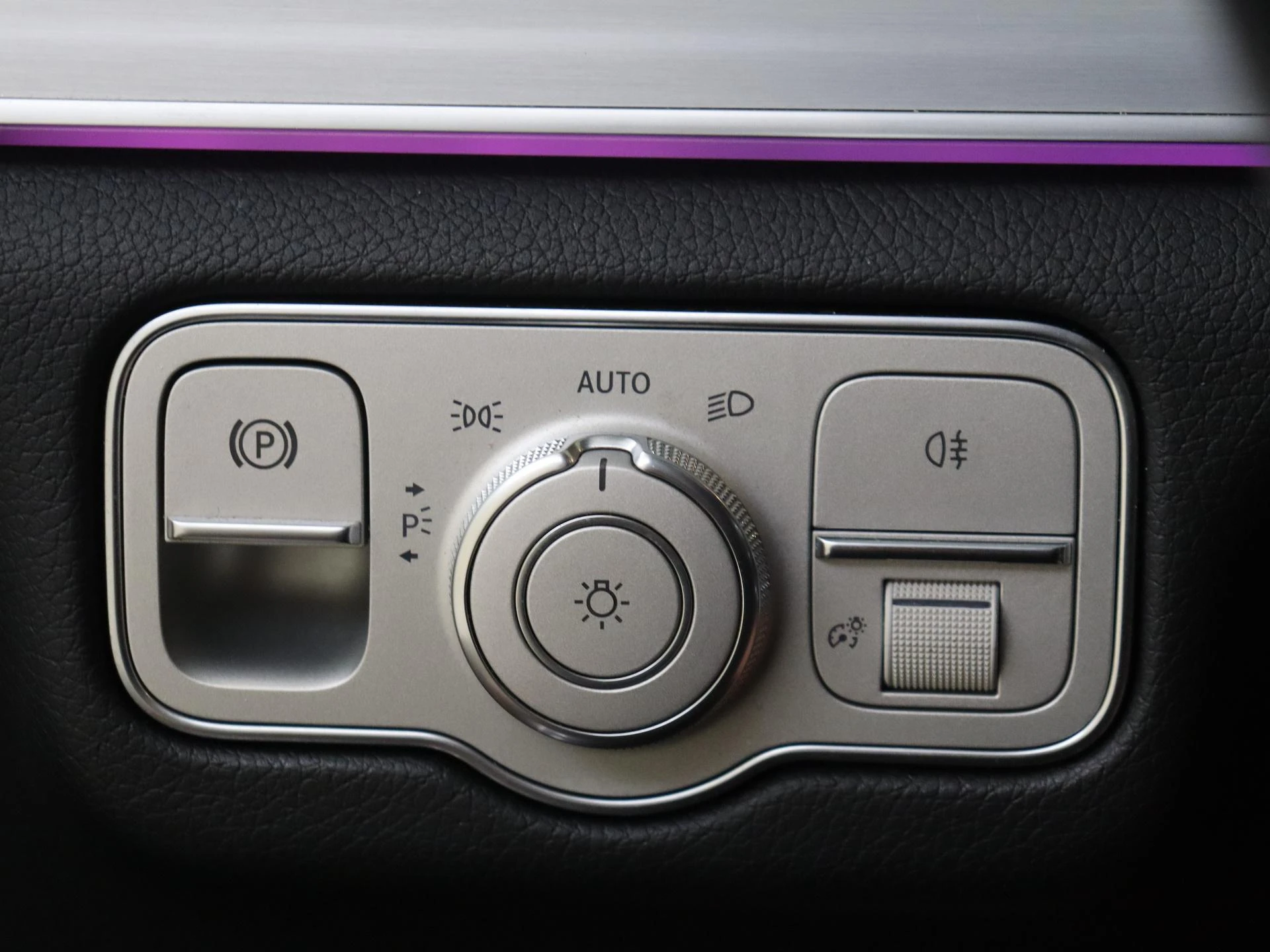 Mercedes-Benz-GLE-image-24