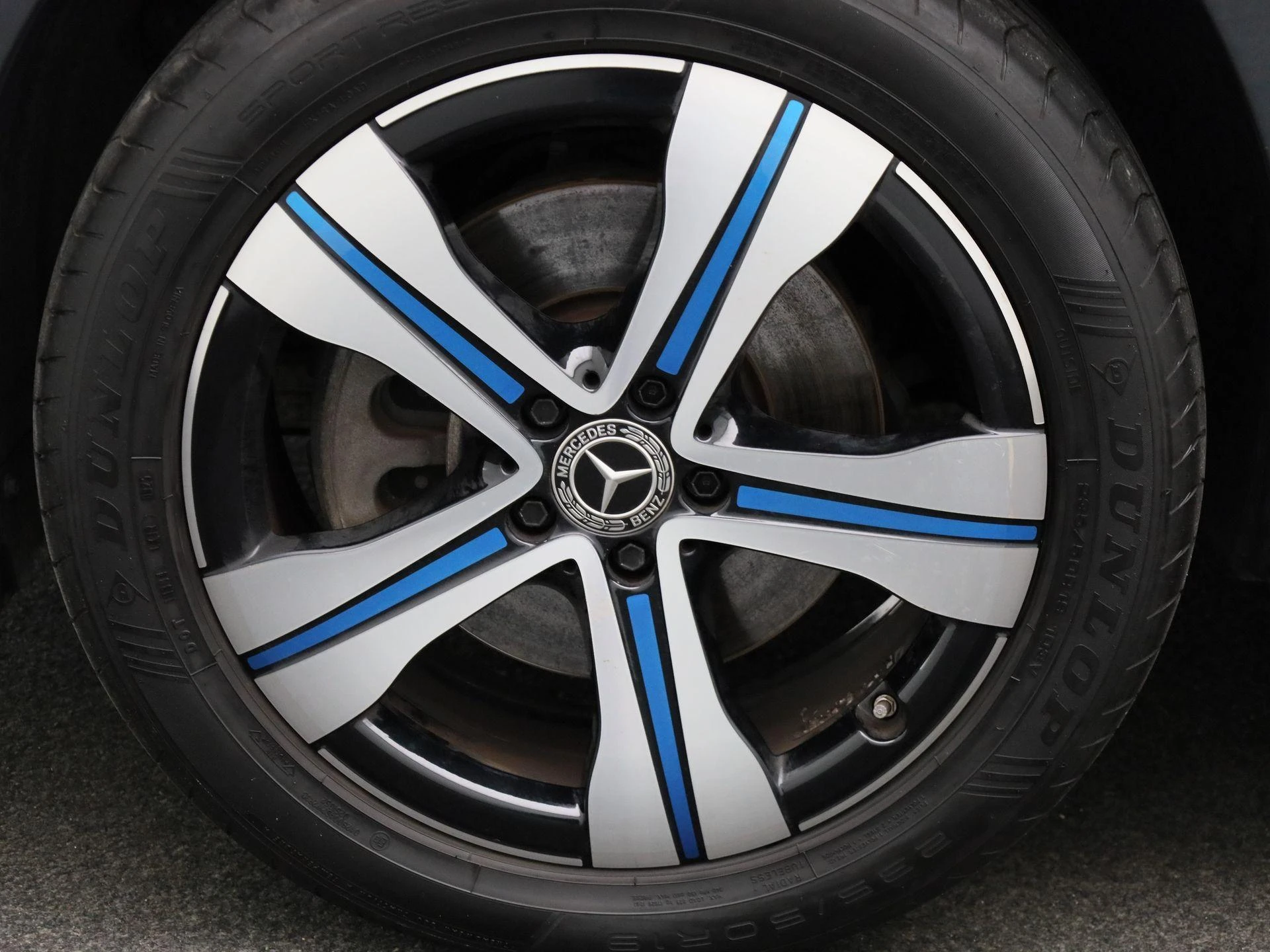Mercedes-Benz-EQB-image-14
