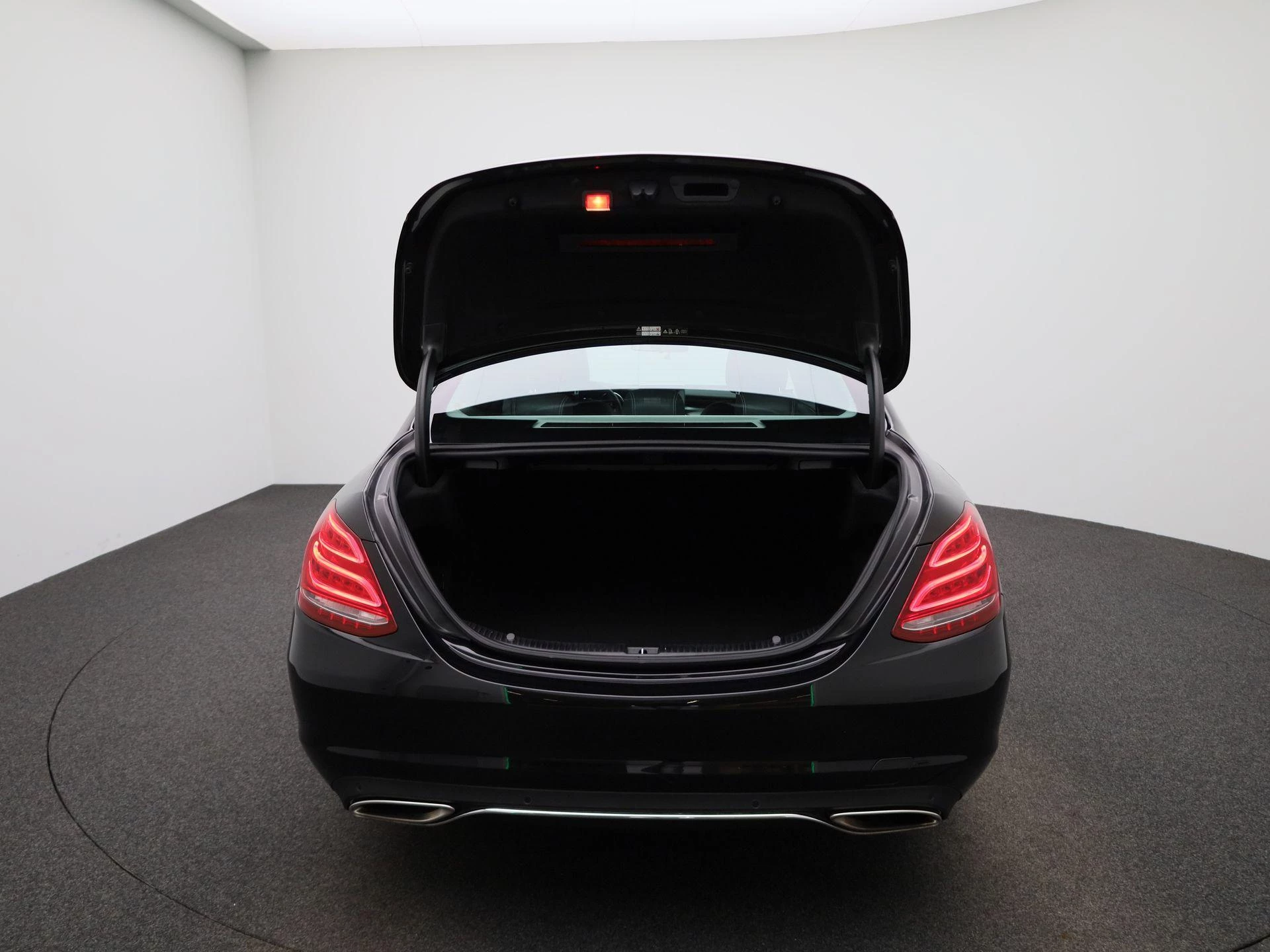 Mercedes-Benz-C-Klasse-image-10