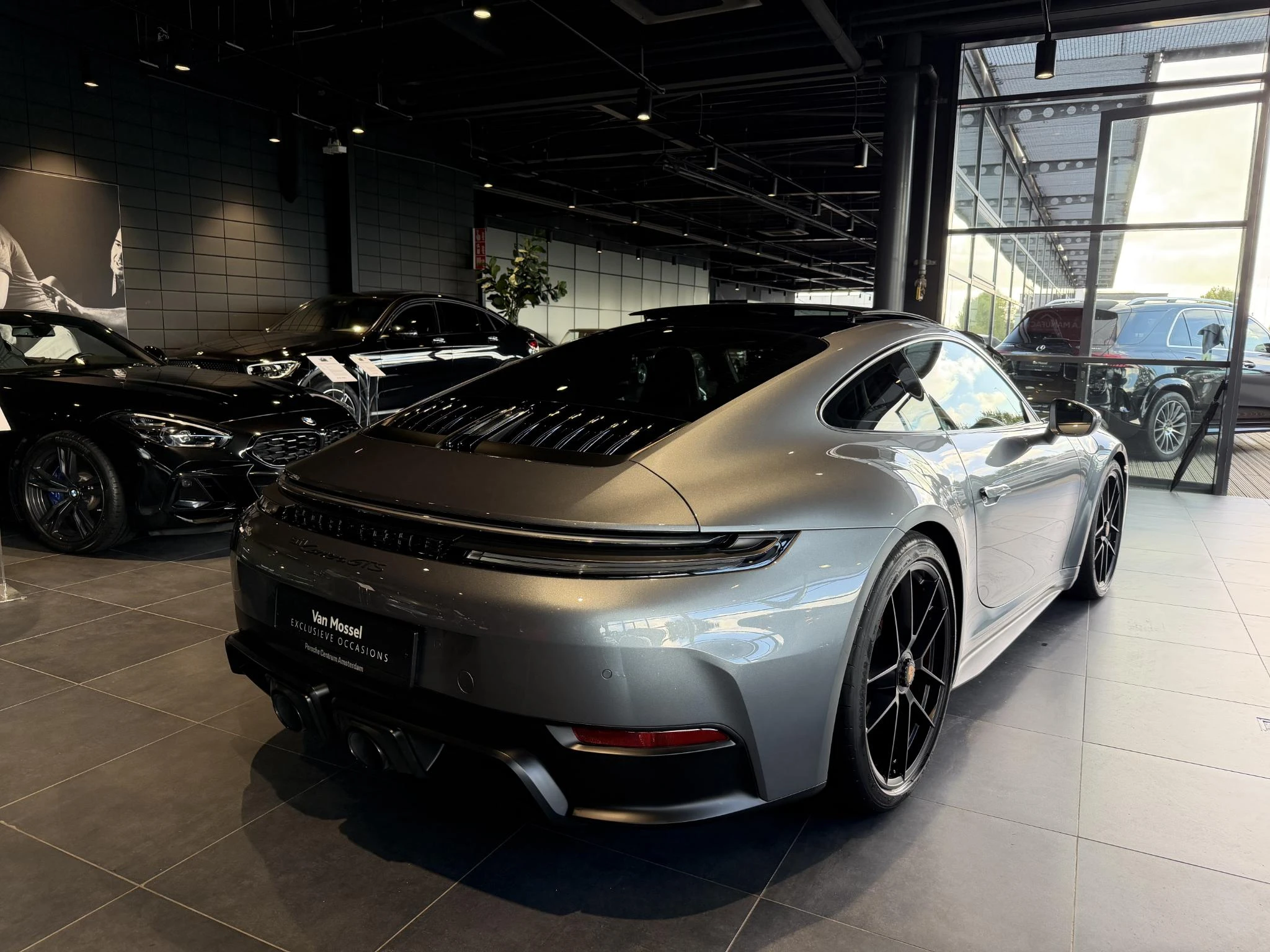 Porsche-911-image-8