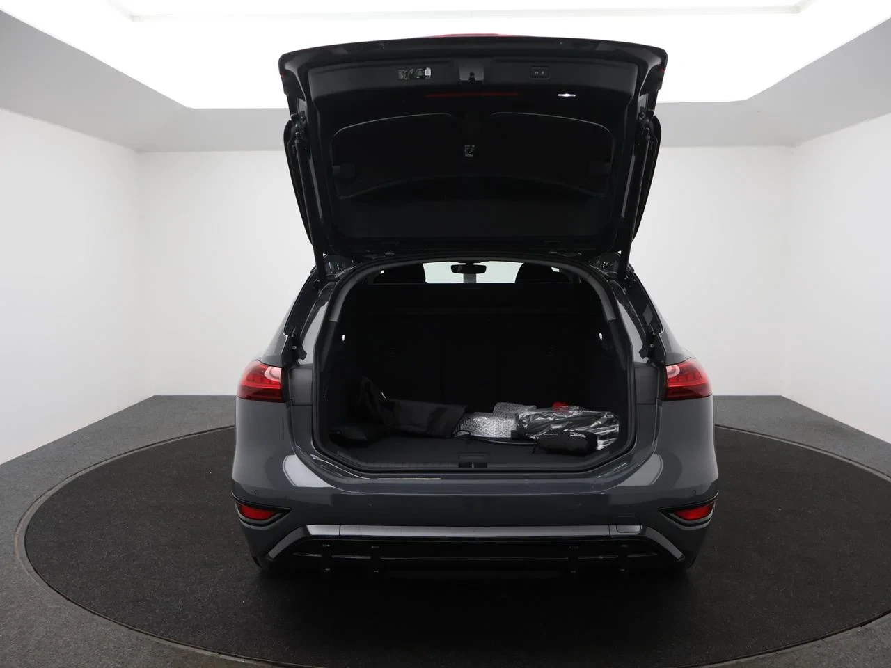 Audi-A6 Avant e-tron-image-8
