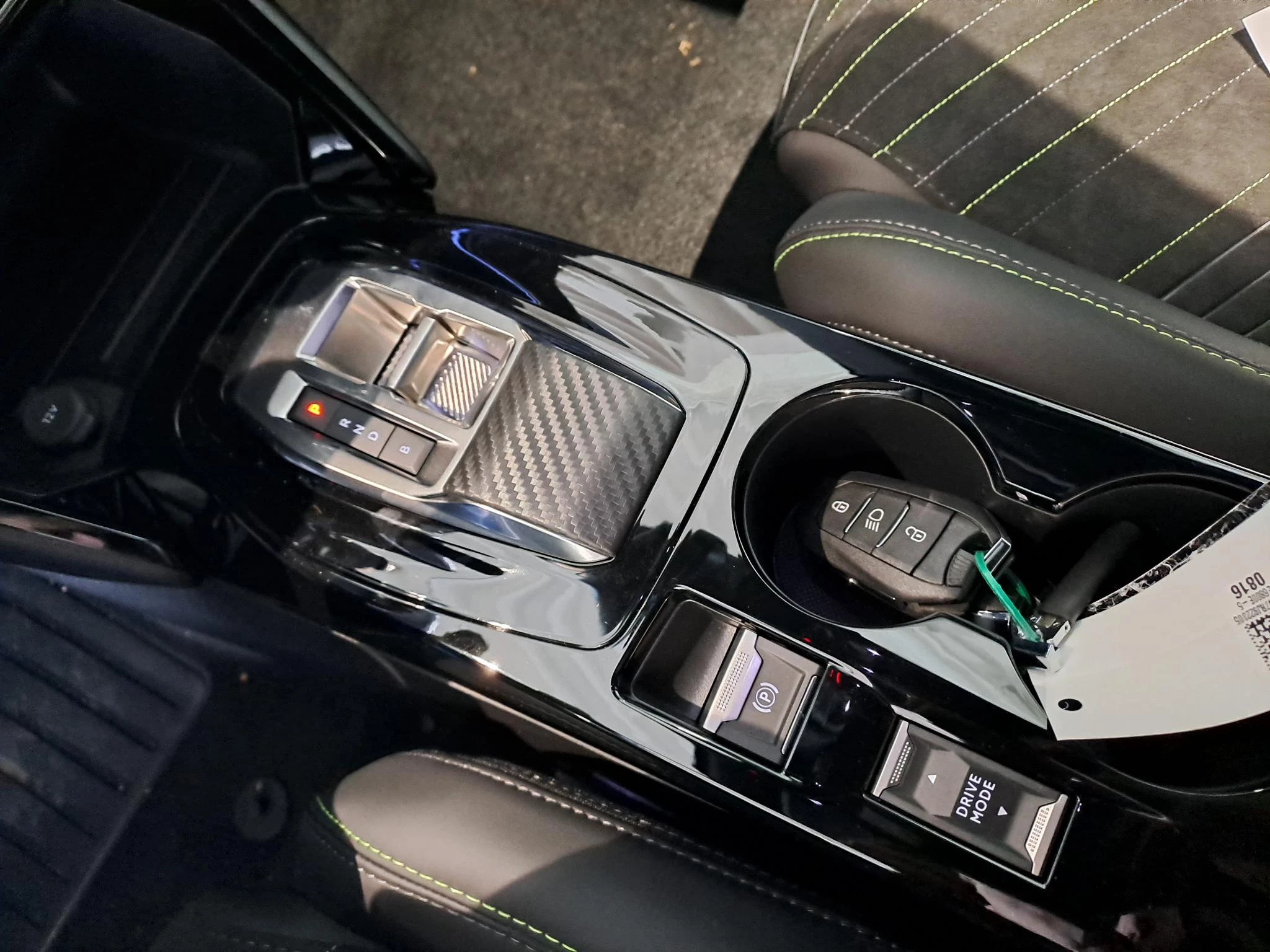 Peugeot-e-2008-image-7