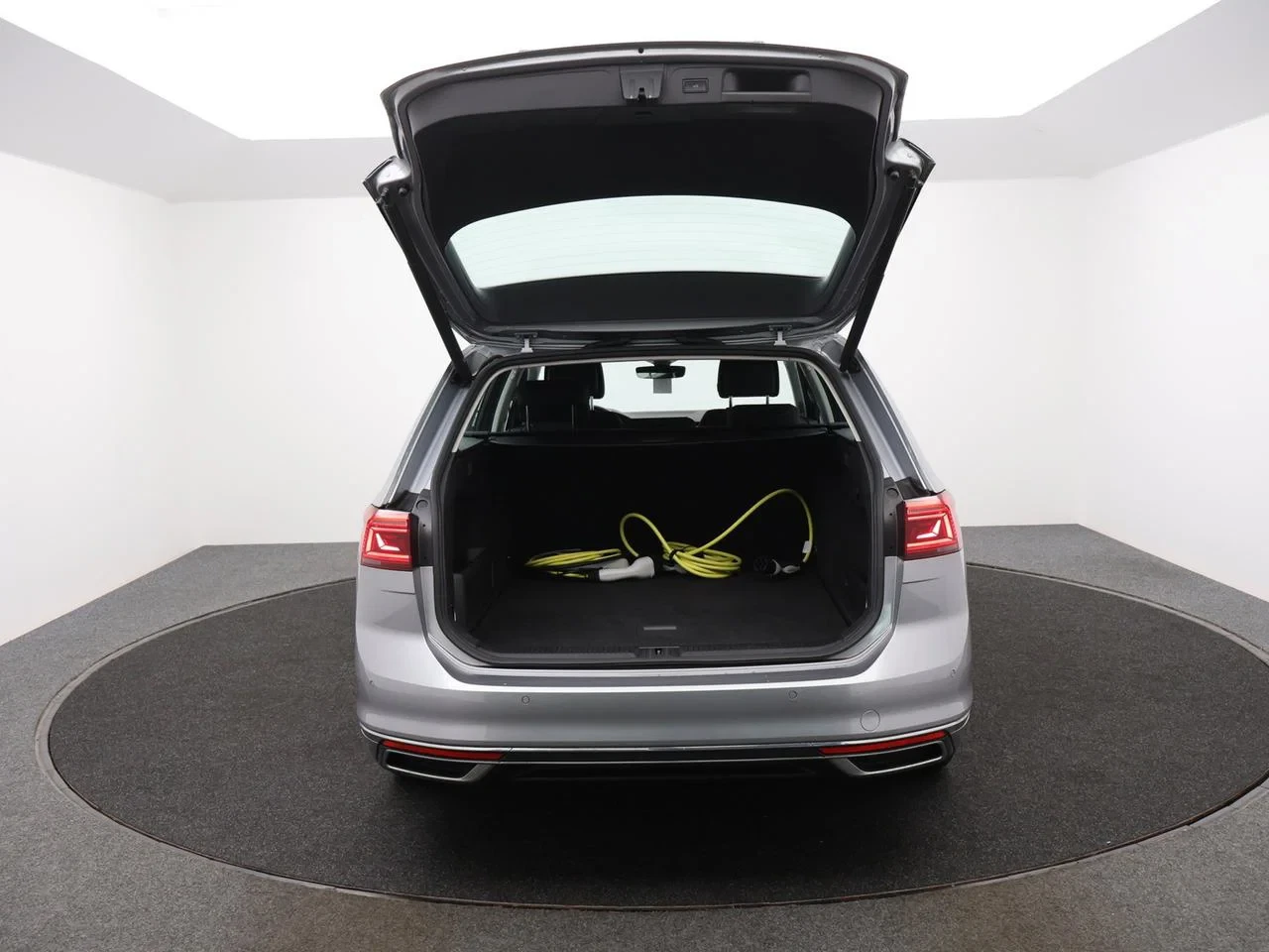 Volkswagen-Passat-image-5