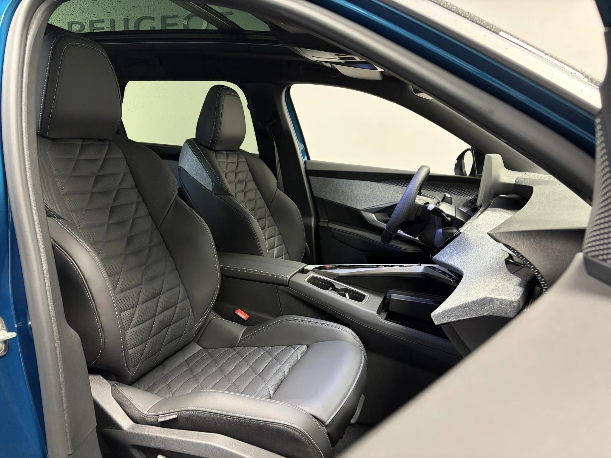 Peugeot-e-5008-image-16