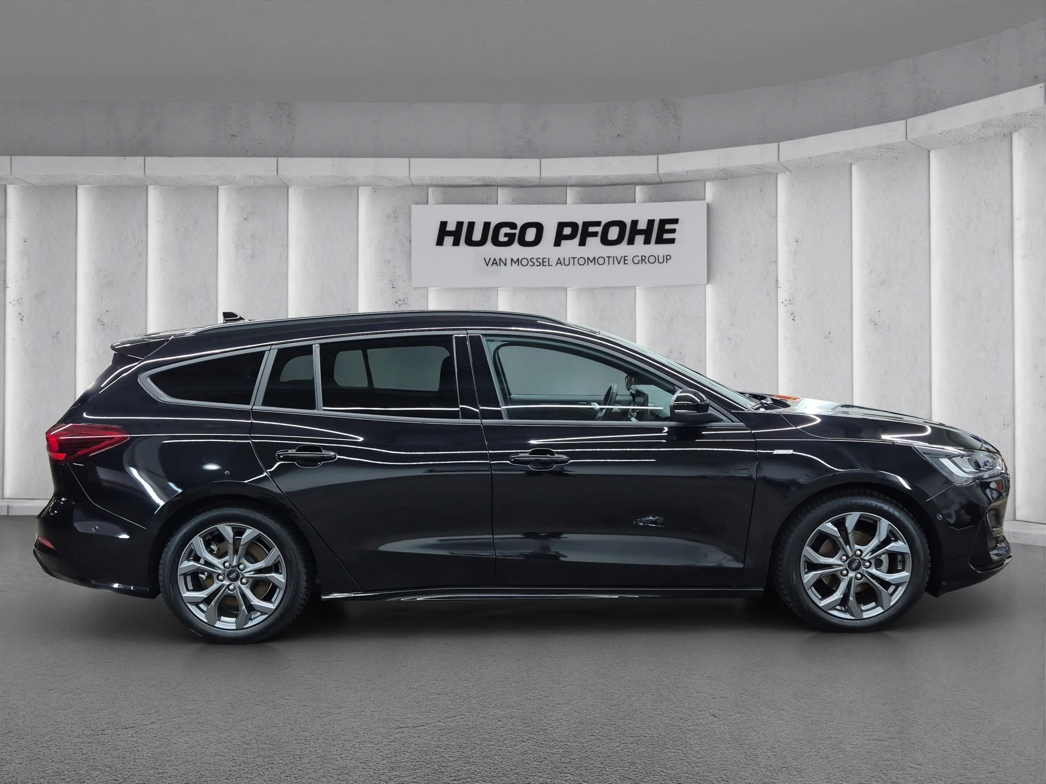 Ford Focus ST-Line X Turnier Aut.*AHK*ACC*HUD*KAM*NAVI*WINTER-PKT.