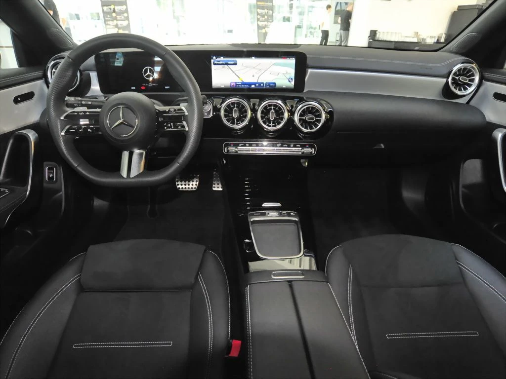 Mercedes-Benz-CLA 200 d-image-12