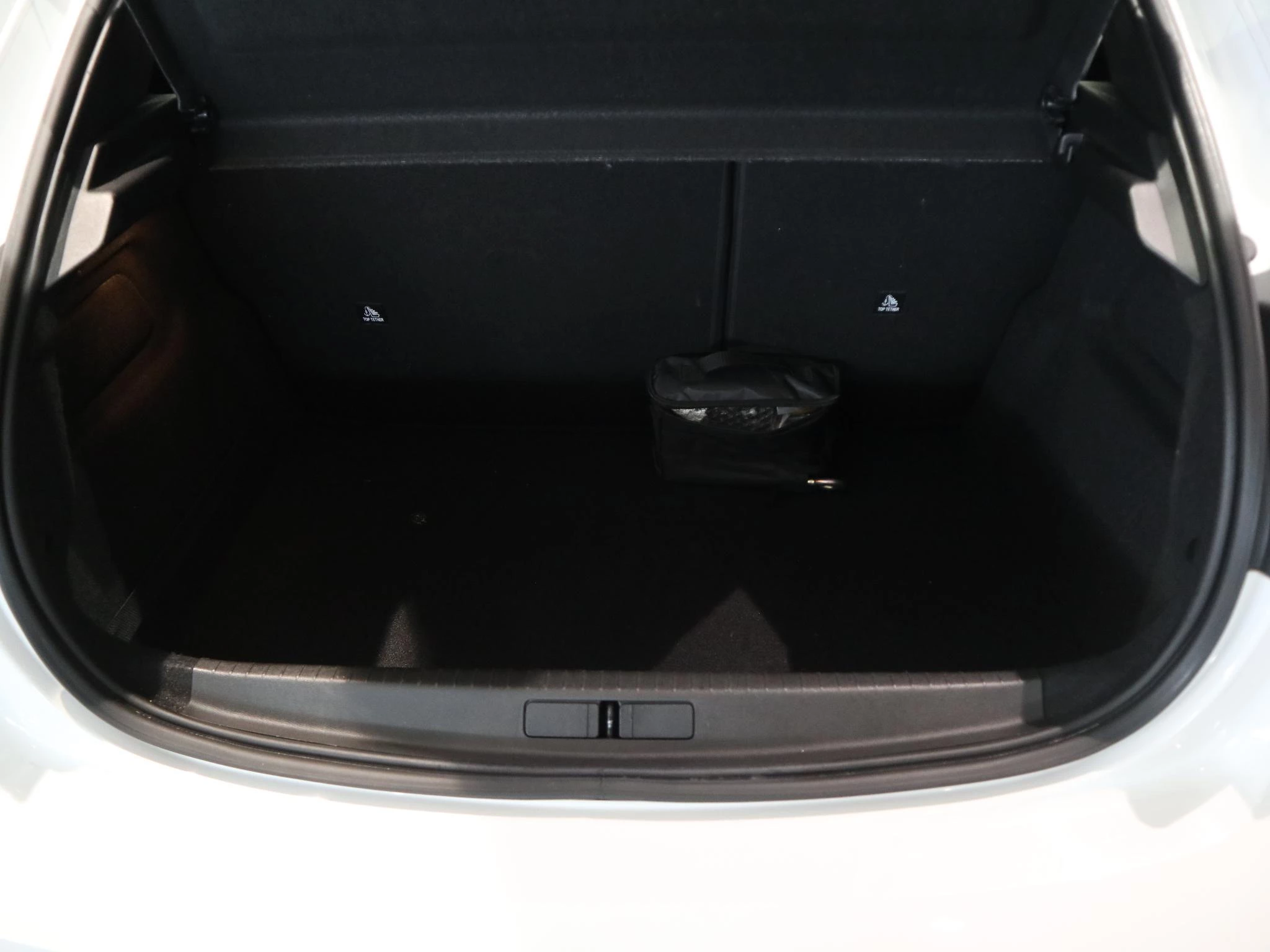 Peugeot-208-image-18