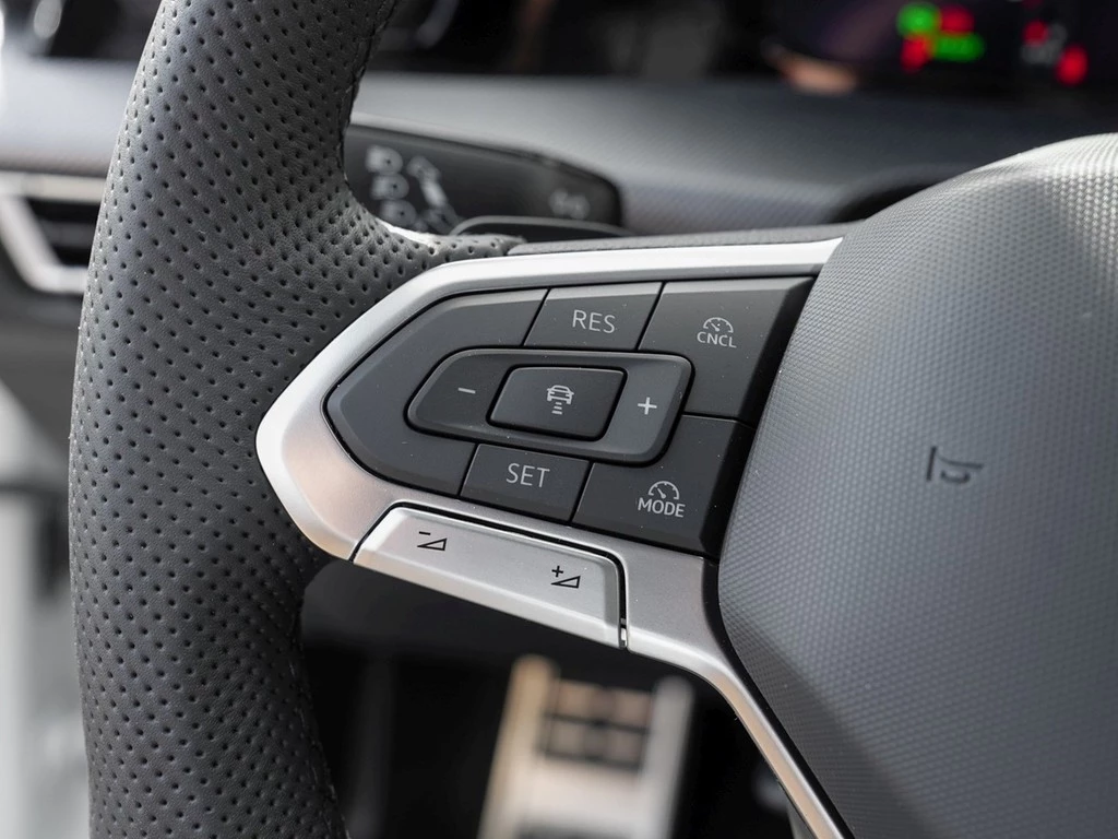 Volkswagen-Golf-image-16