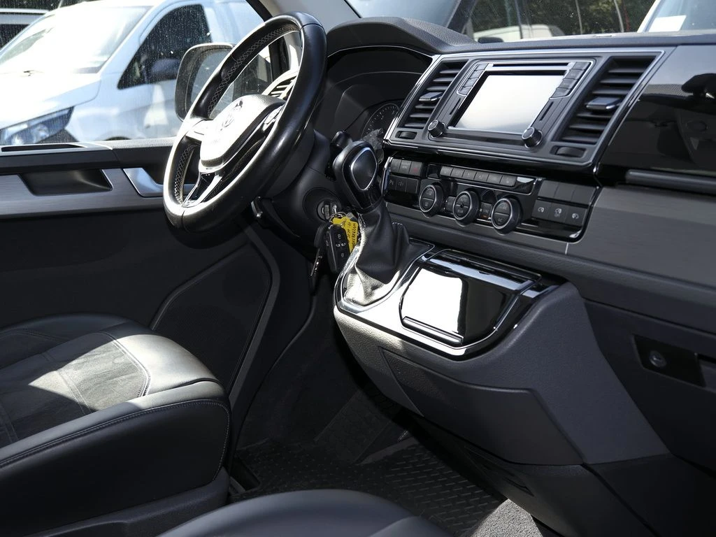 Volkswagen-Transporter-image-7