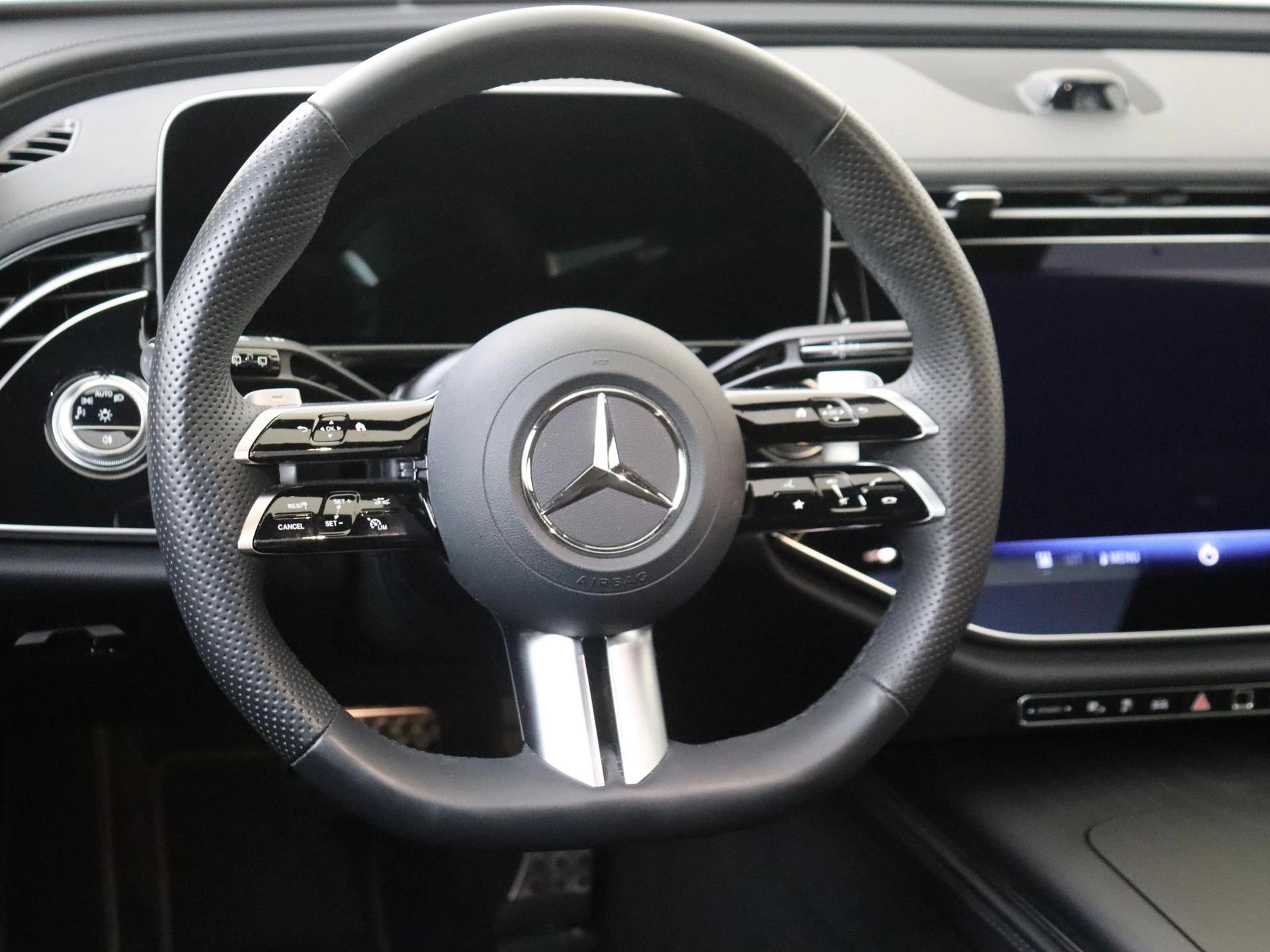 Mercedes-Benz-E-Klasse-image-9