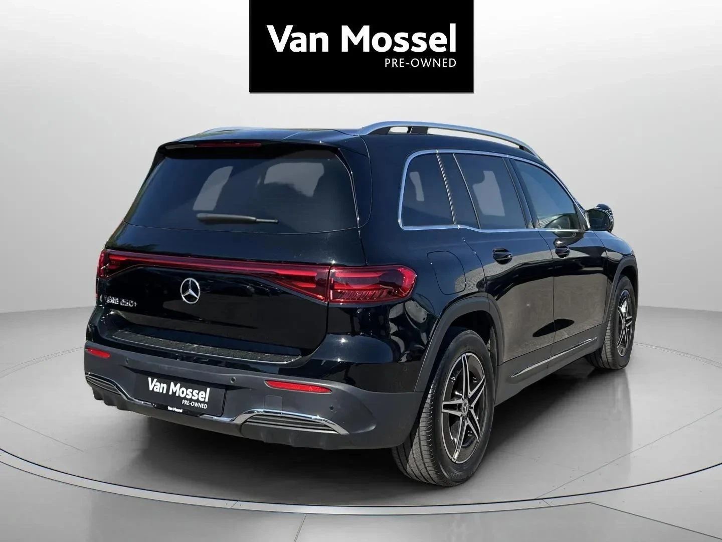 Mercedes-Benz-EQB-image-5