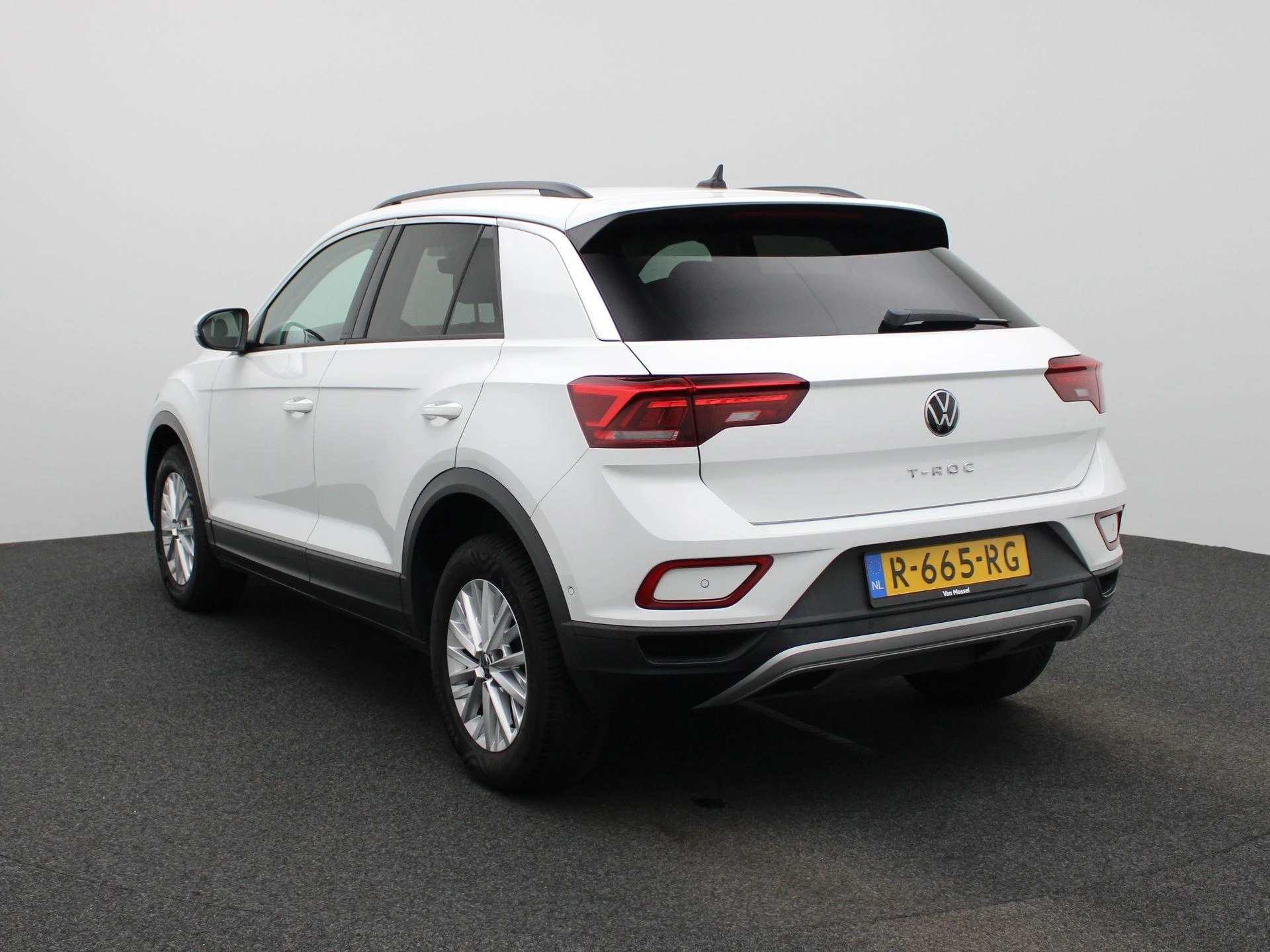 Volkswagen-T-Roc-image-1
