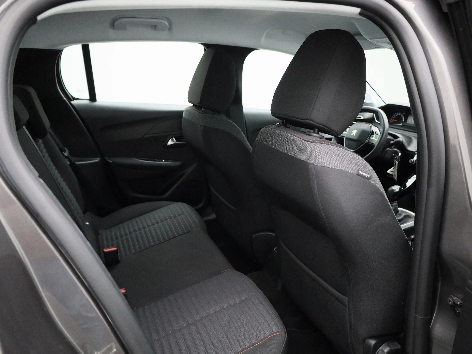 Peugeot-208-image-30