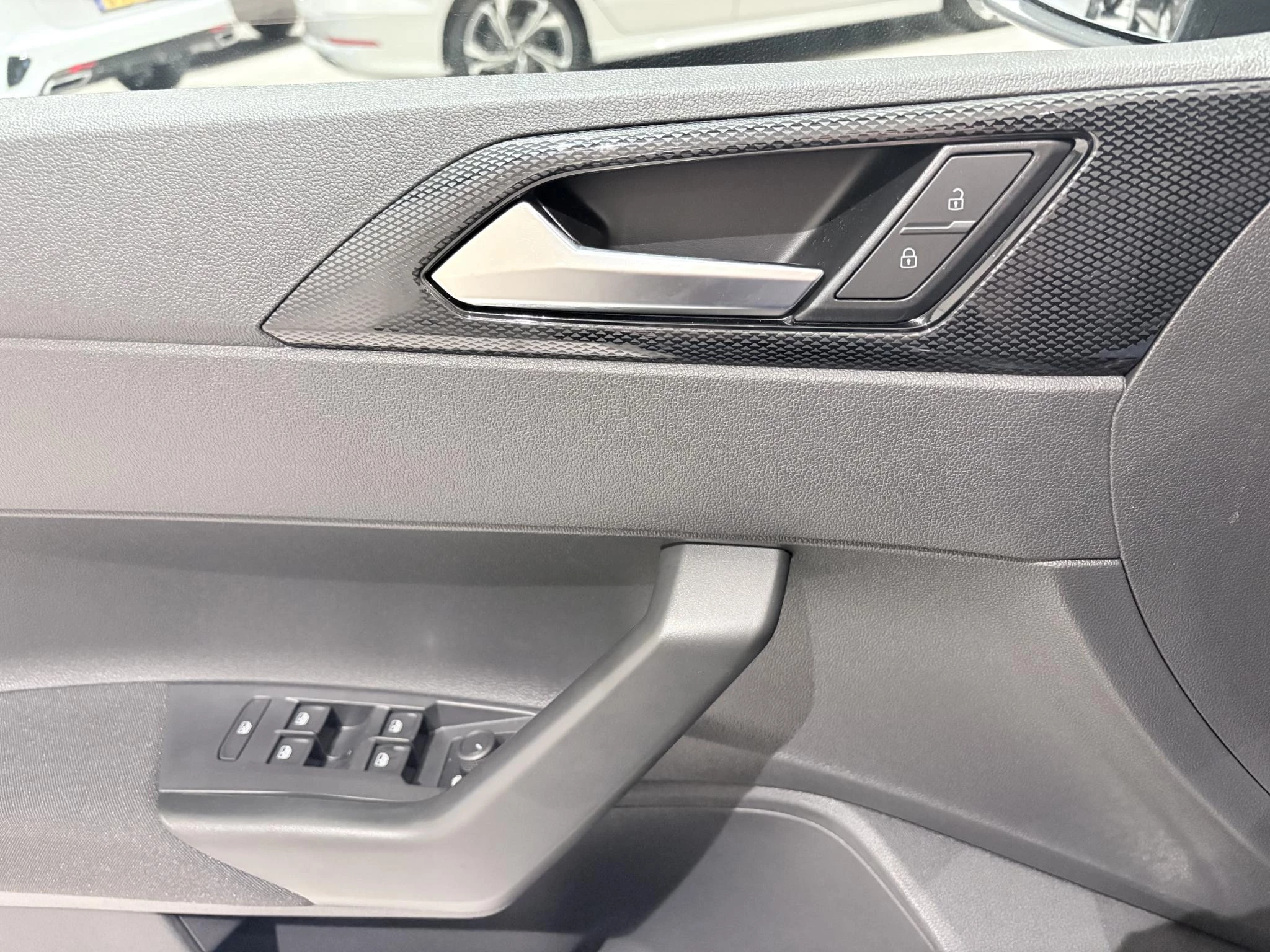 Volkswagen-Polo-image-9