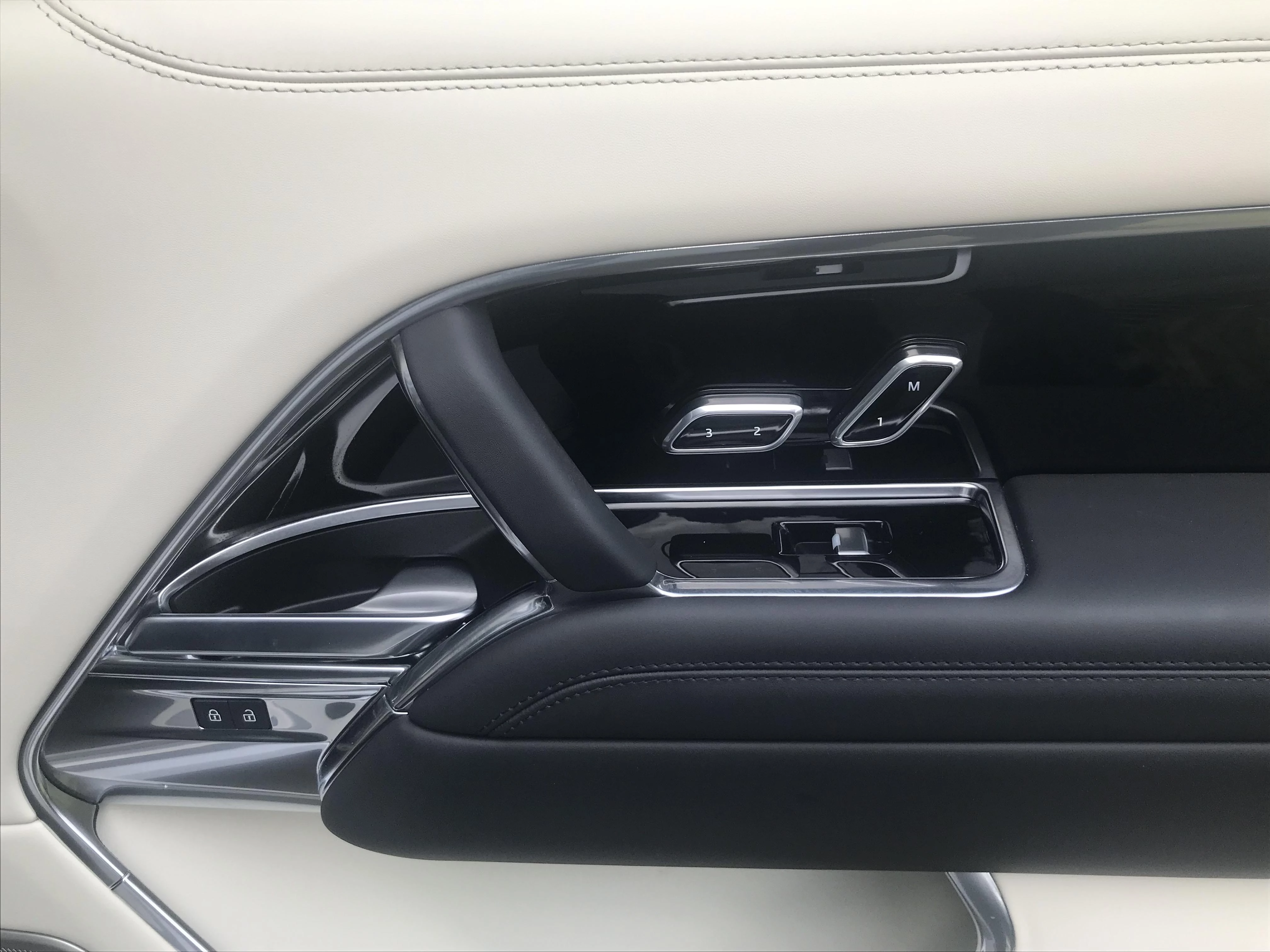 Land Rover-Range Rover-image-39