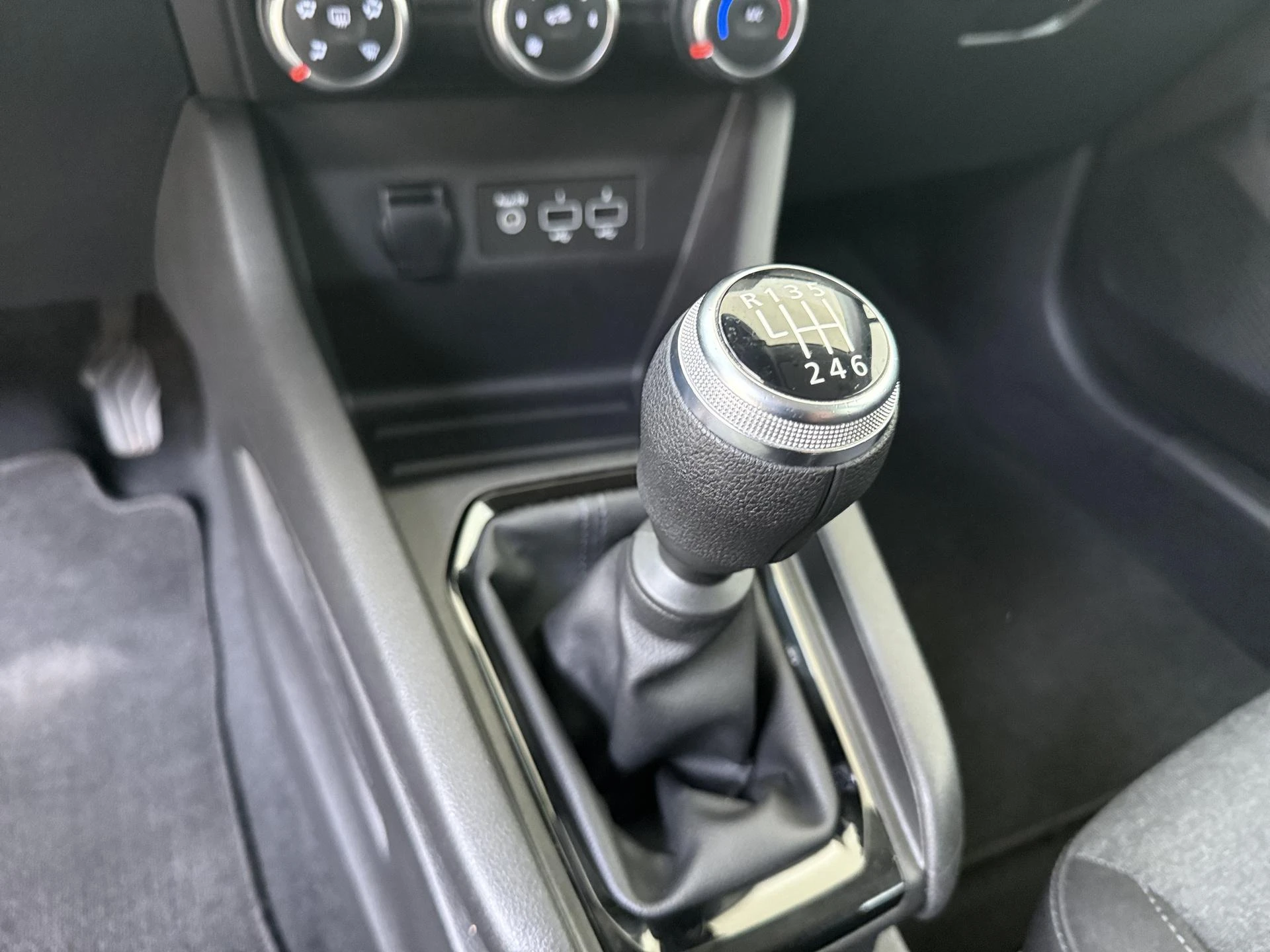 Renault-Clio-image-13