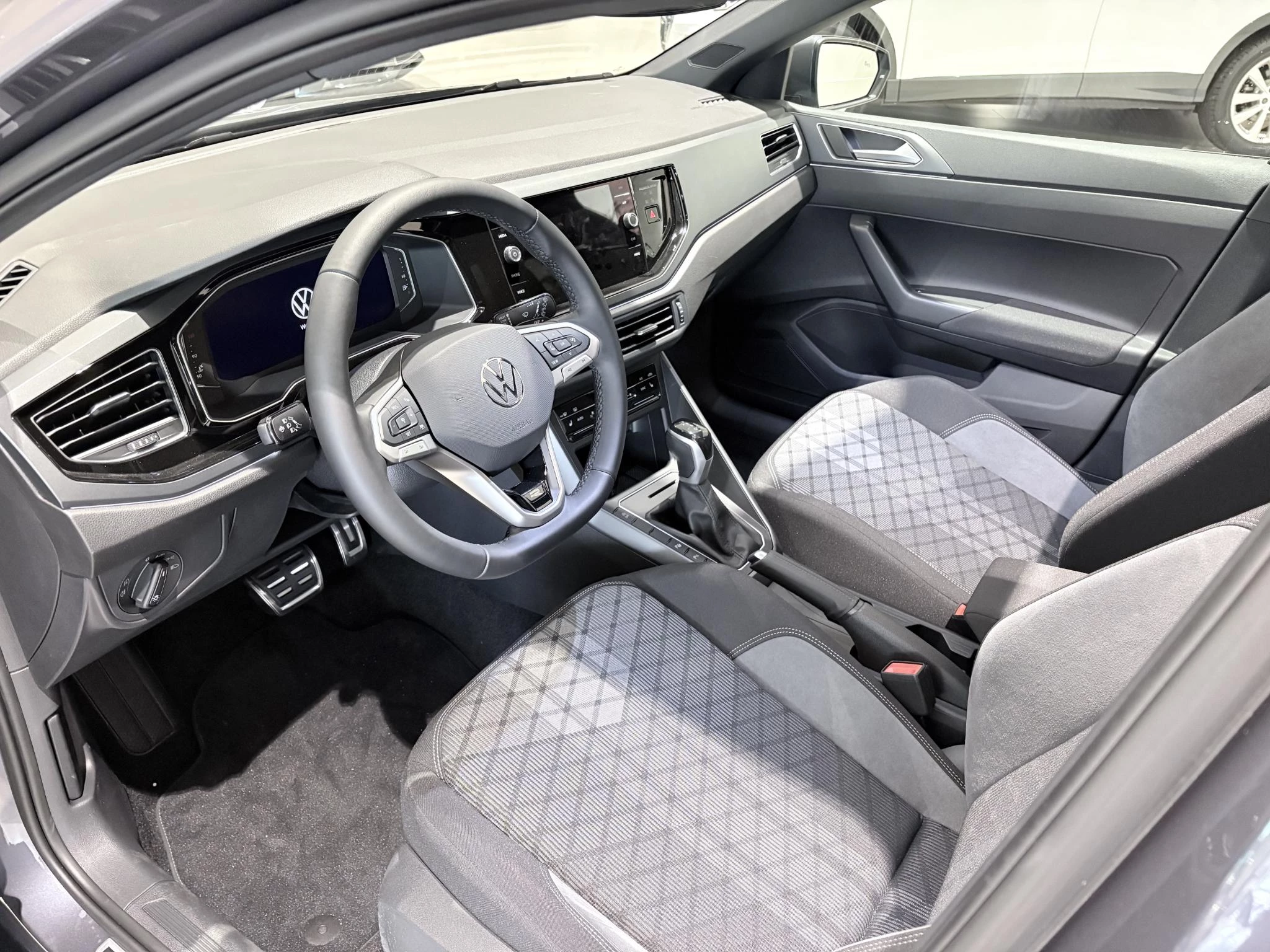 Volkswagen Polo 1.0 TSI R-Line Business