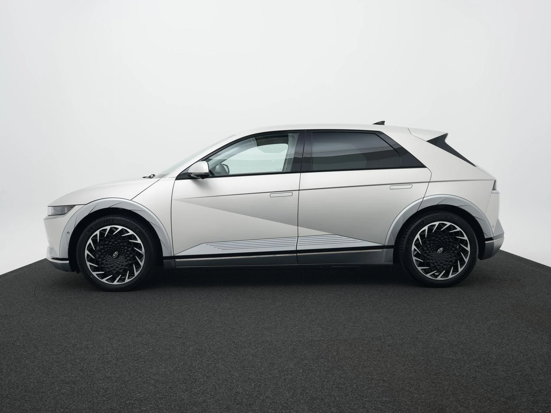 Hyundai-IONIQ 5-image-3