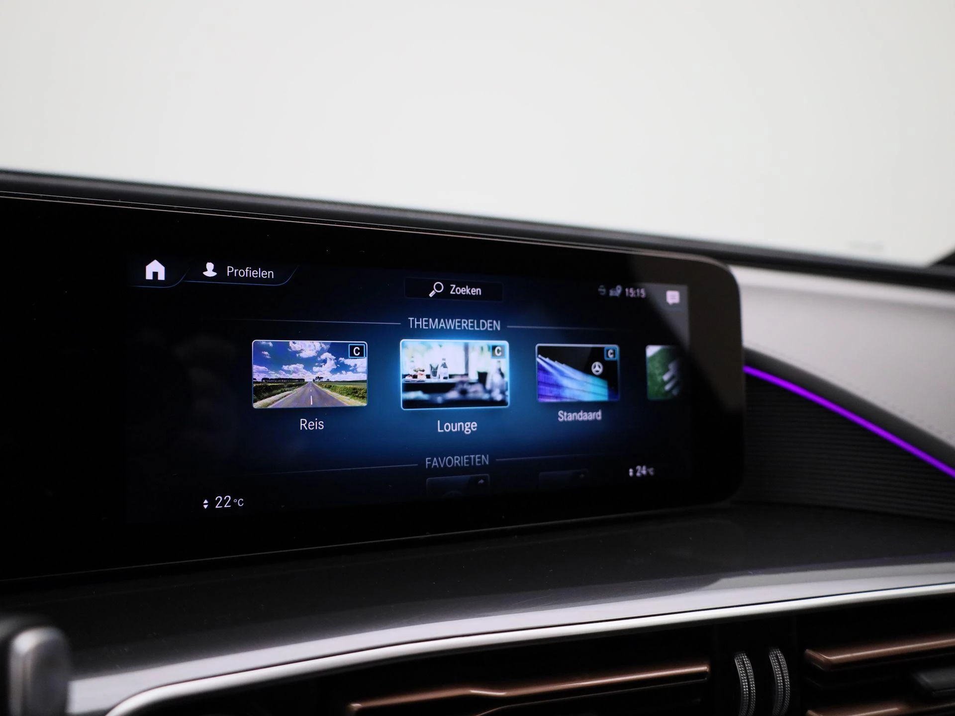 Mercedes-Benz-EQC-image-29