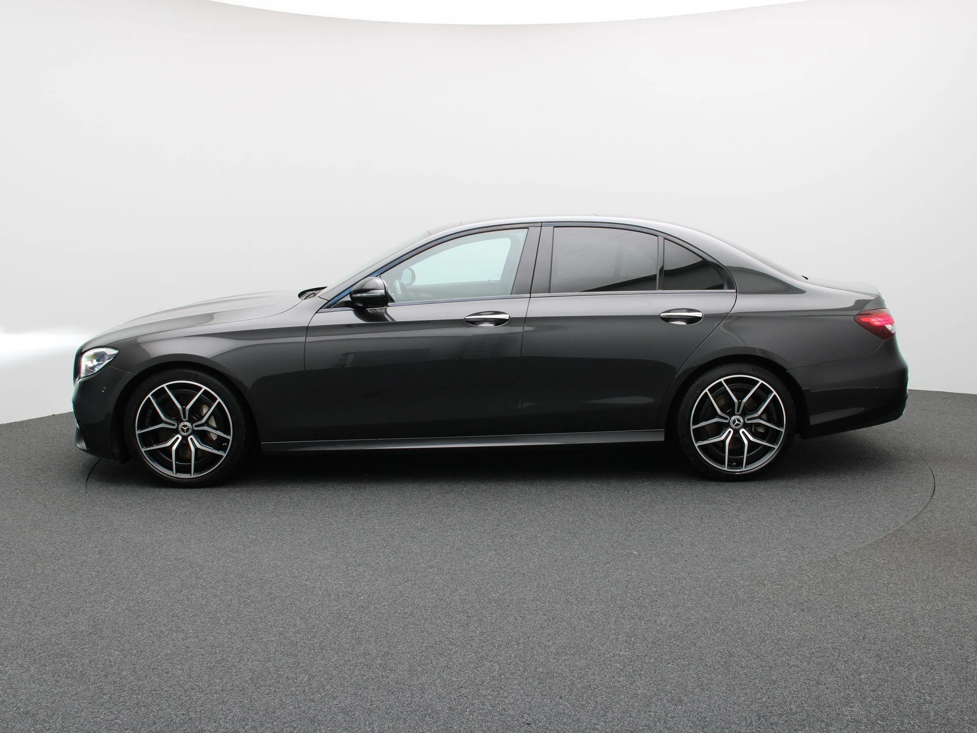 Mercedes-Benz-E-Klasse-image-3