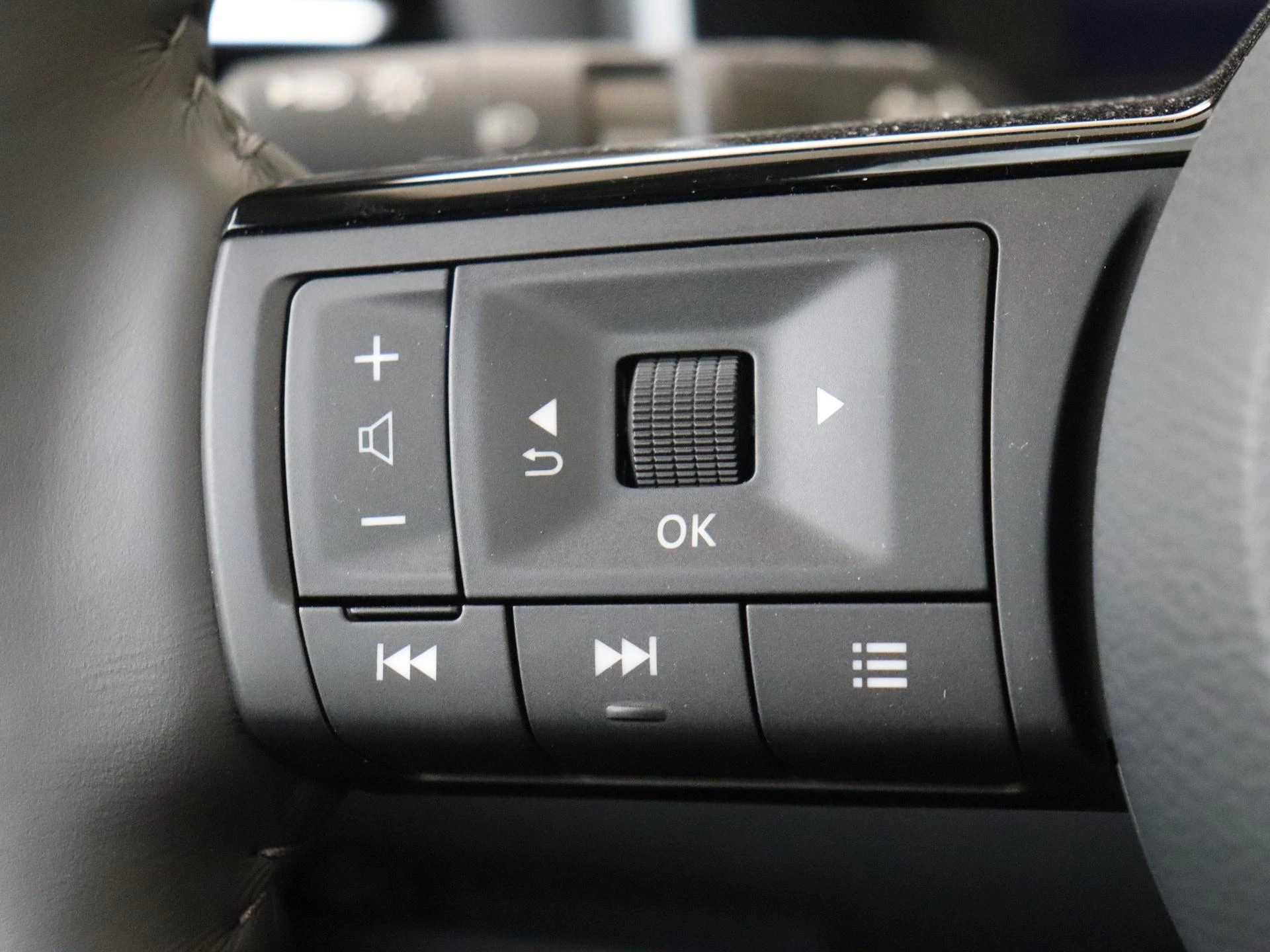 Nissan-QASHQAI-image-12