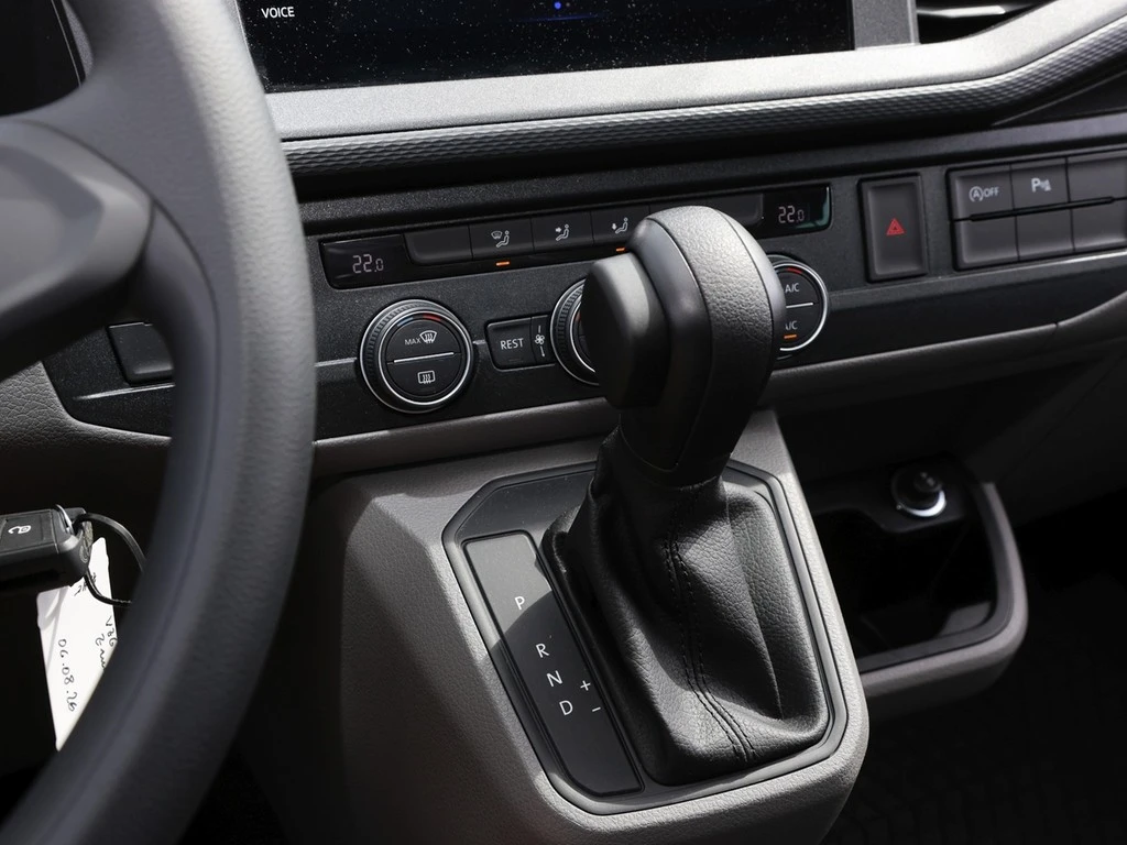 Volkswagen-Transporter-image-14
