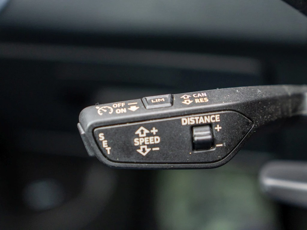 Audi A6 Avant 50 TFSIe S line Matrix ACC Kamera PDC+