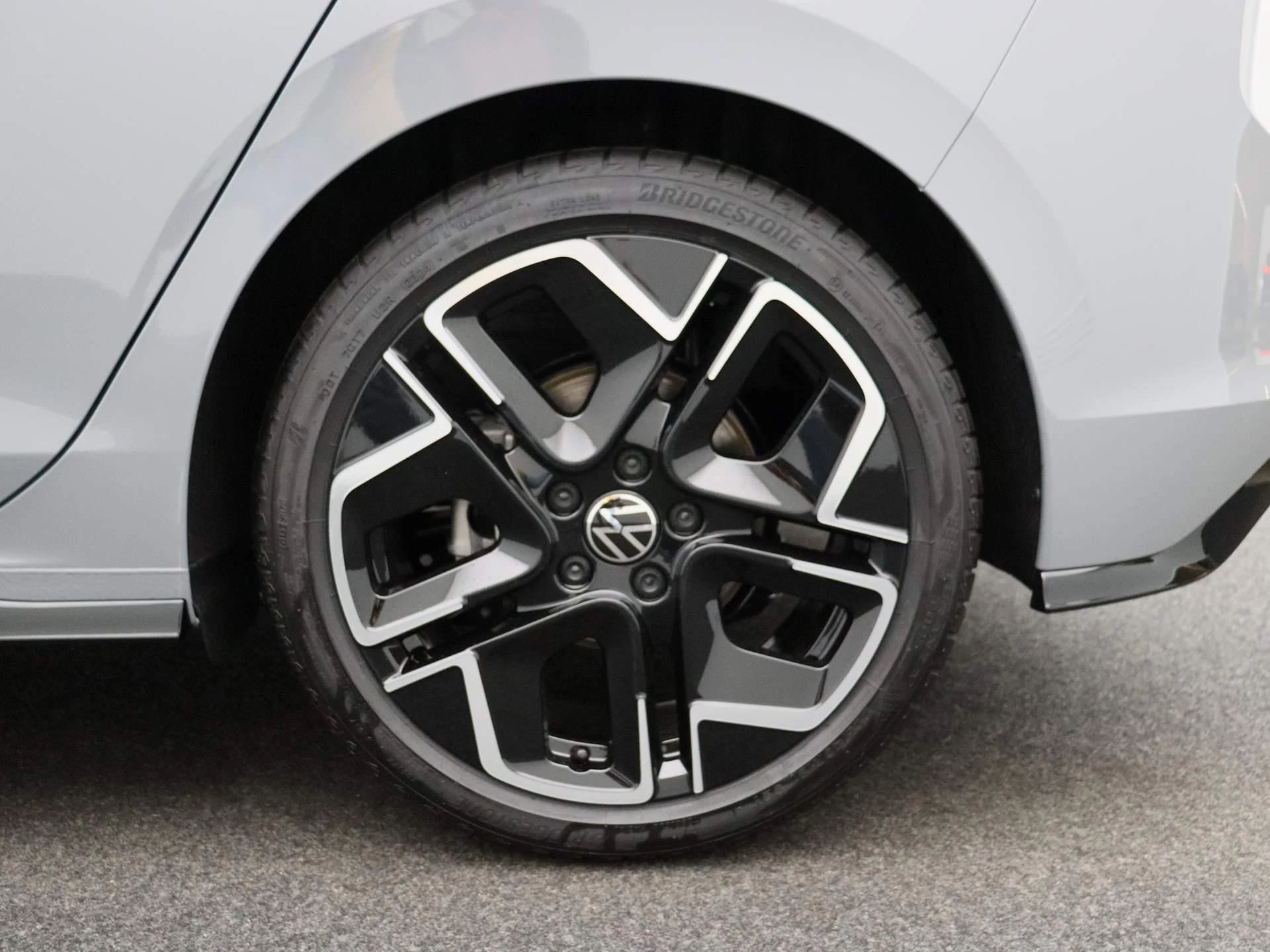 Volkswagen-Golf-image-12