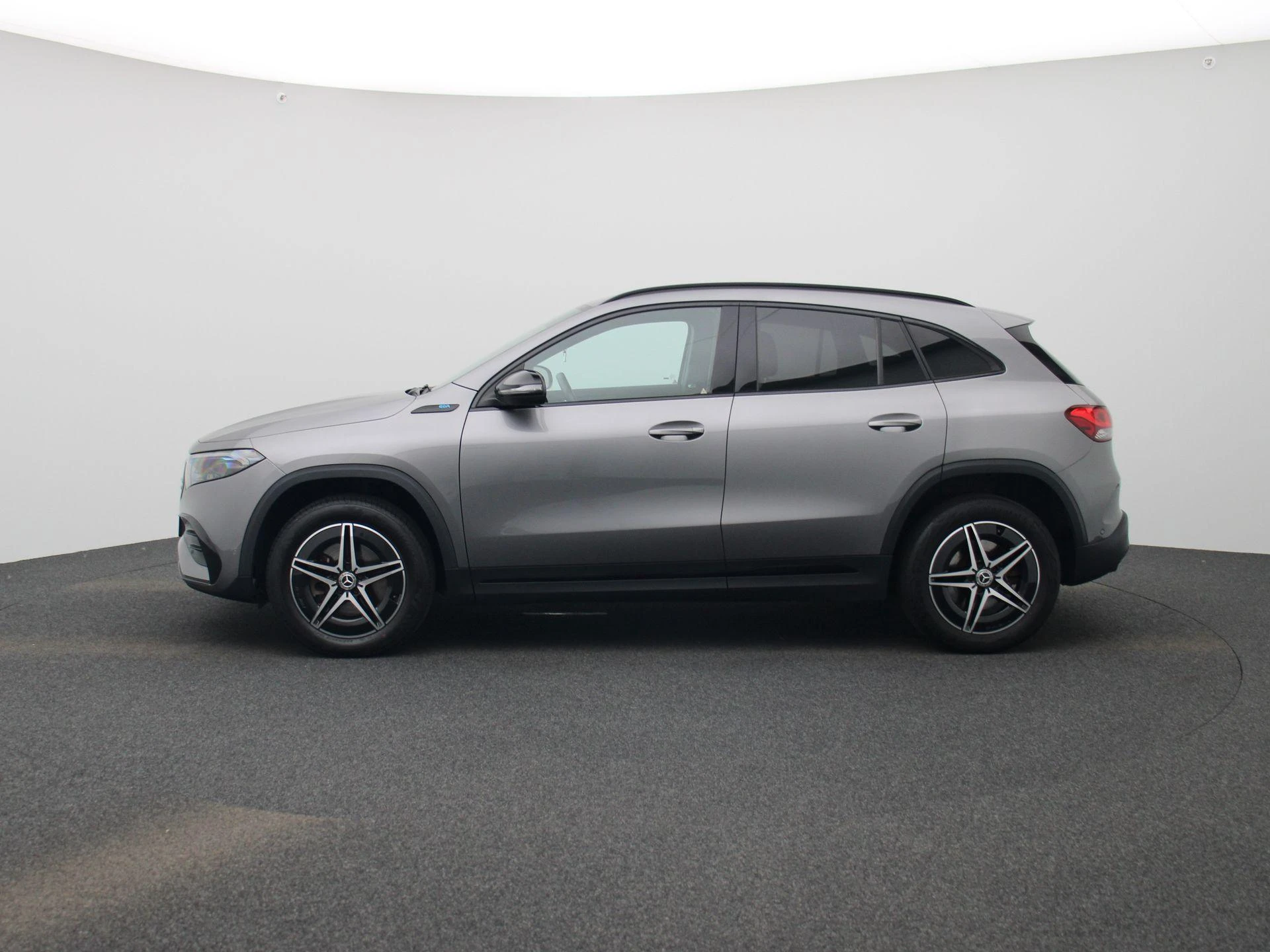 Mercedes-Benz-EQA-image-3
