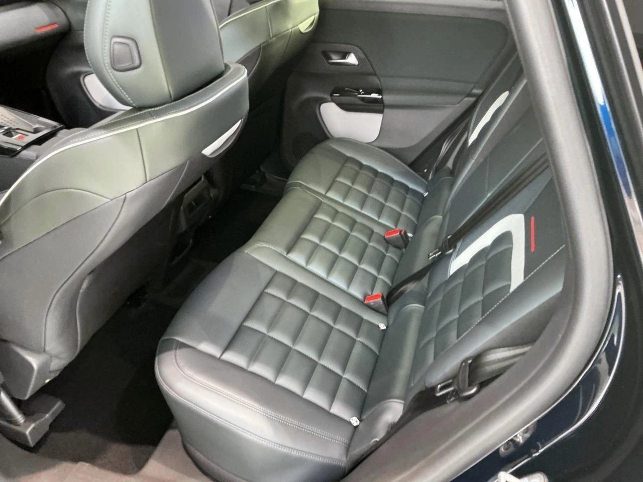 Citroën-ë-C5 Aircross-image-13