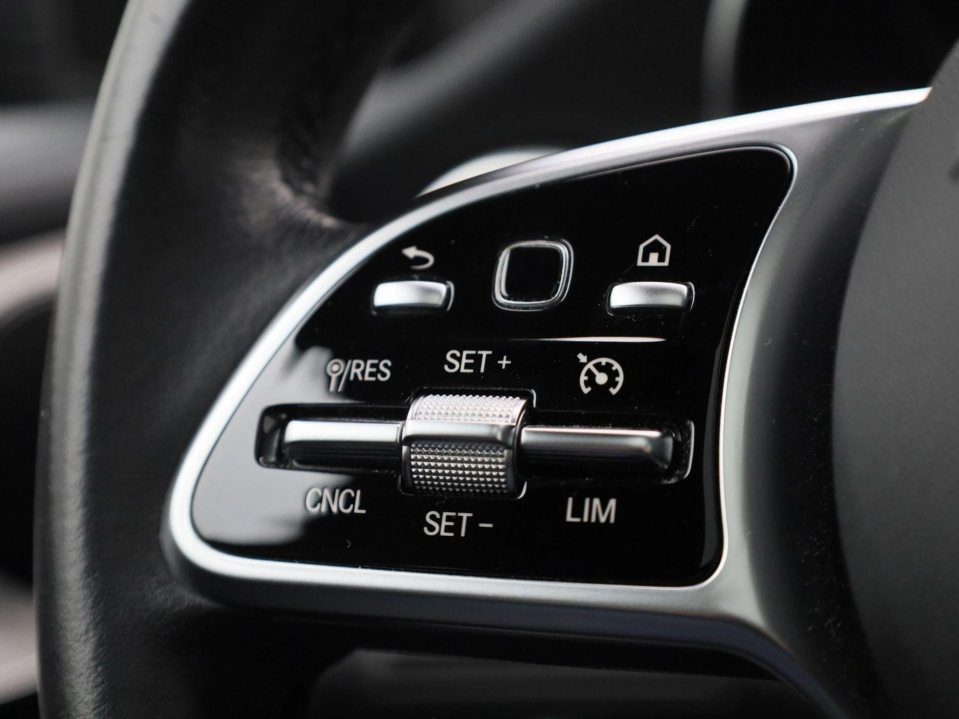 Mercedes-Benz-GLC-image-19