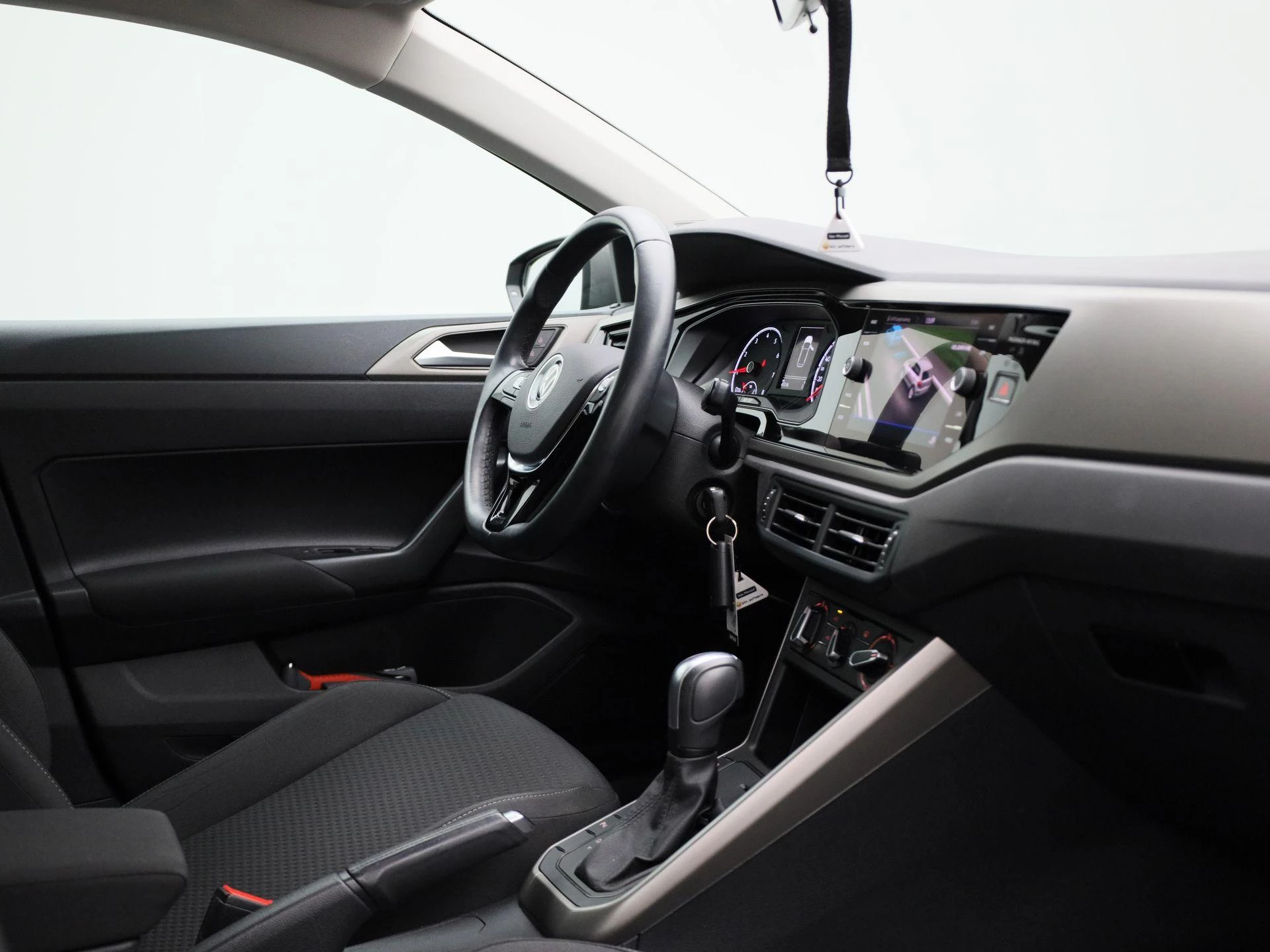 Volkswagen-Polo-image-30