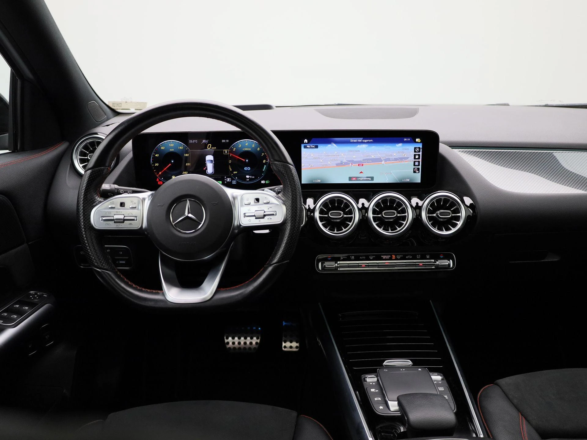 Mercedes-Benz-GLA-image-6