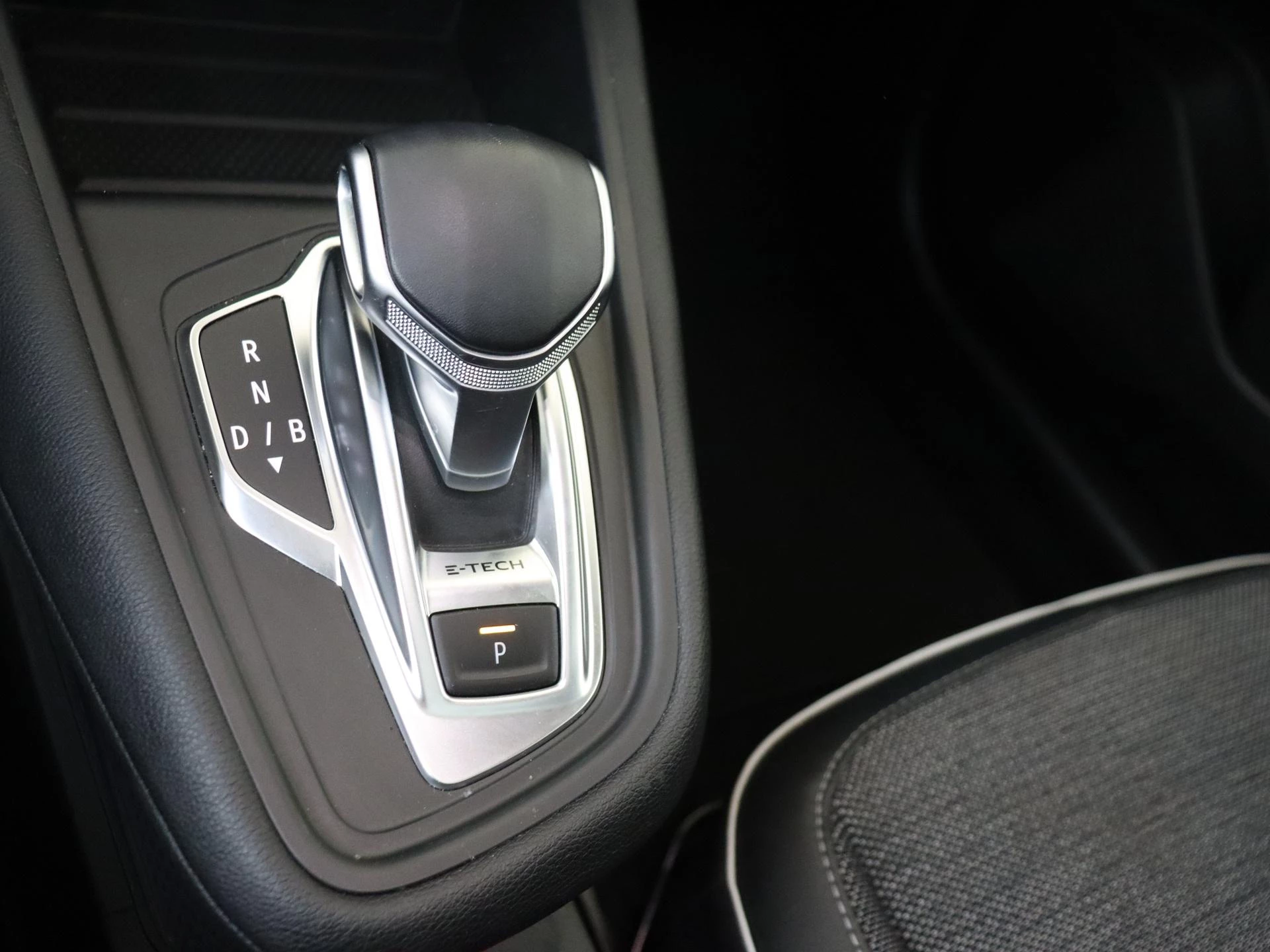 Renault Captur 1.6 E-Tech Hybrid 145 Intens